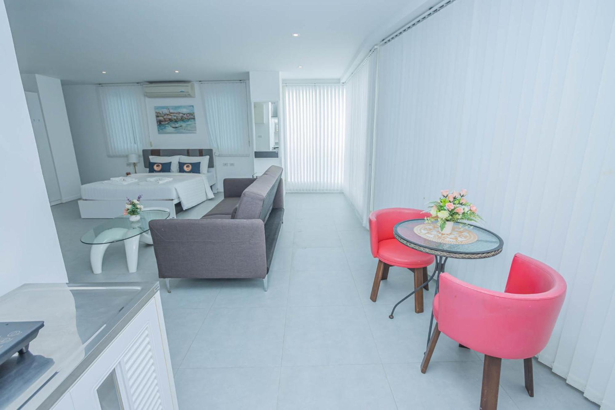 Hotel Utopia Kata By Roomquest