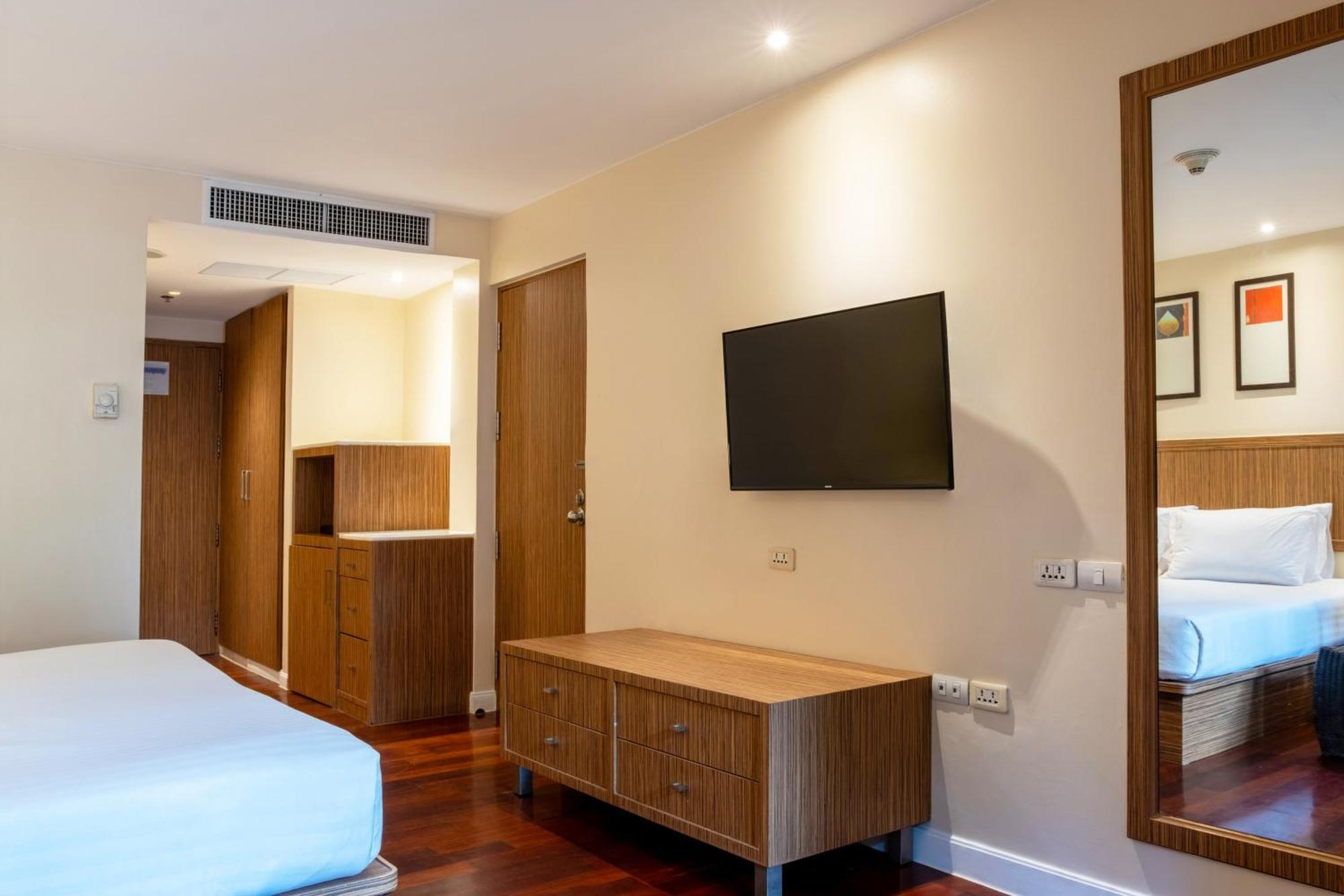 Hotel Phuket By Ihg 4*