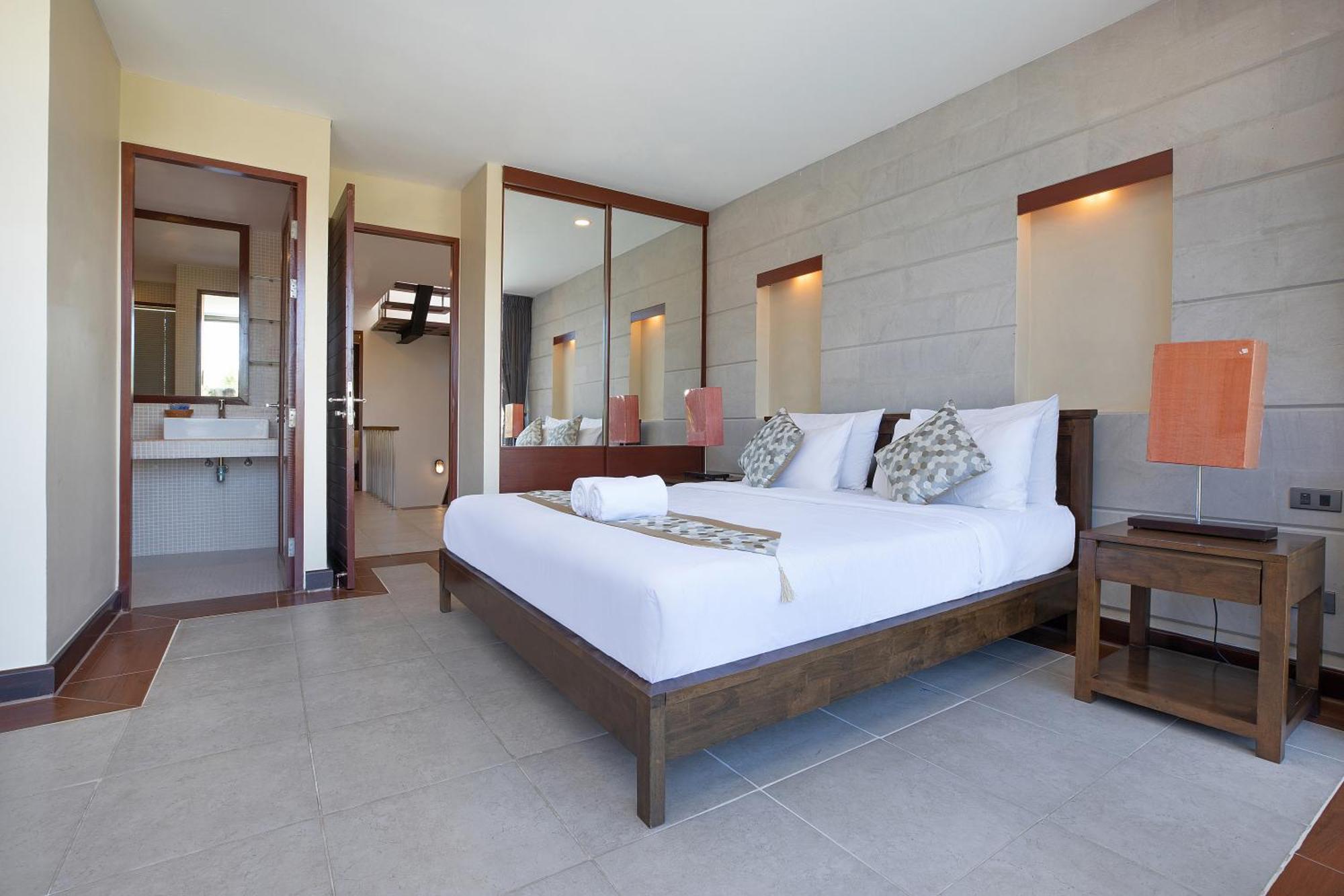 Villa Pool Access Villa, 3-bedroom Near Mission Golf Argent 8 Ban Muang Mai