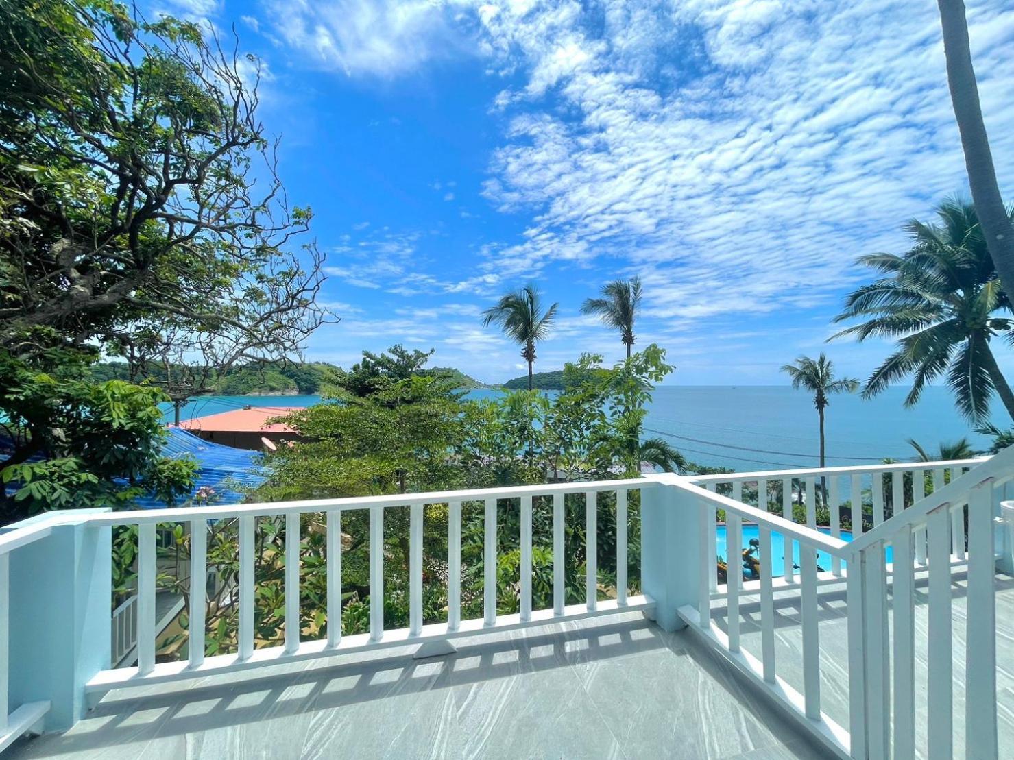 Naiharn On The Rock Phuket Resort 2*