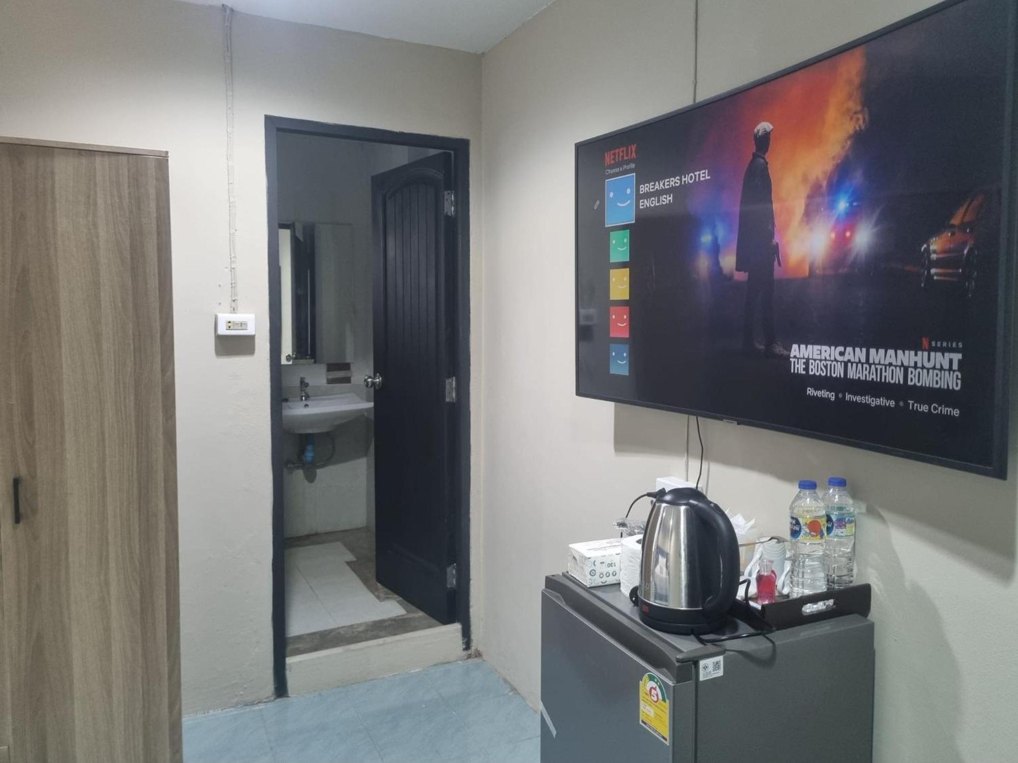 New Breakers Hotel