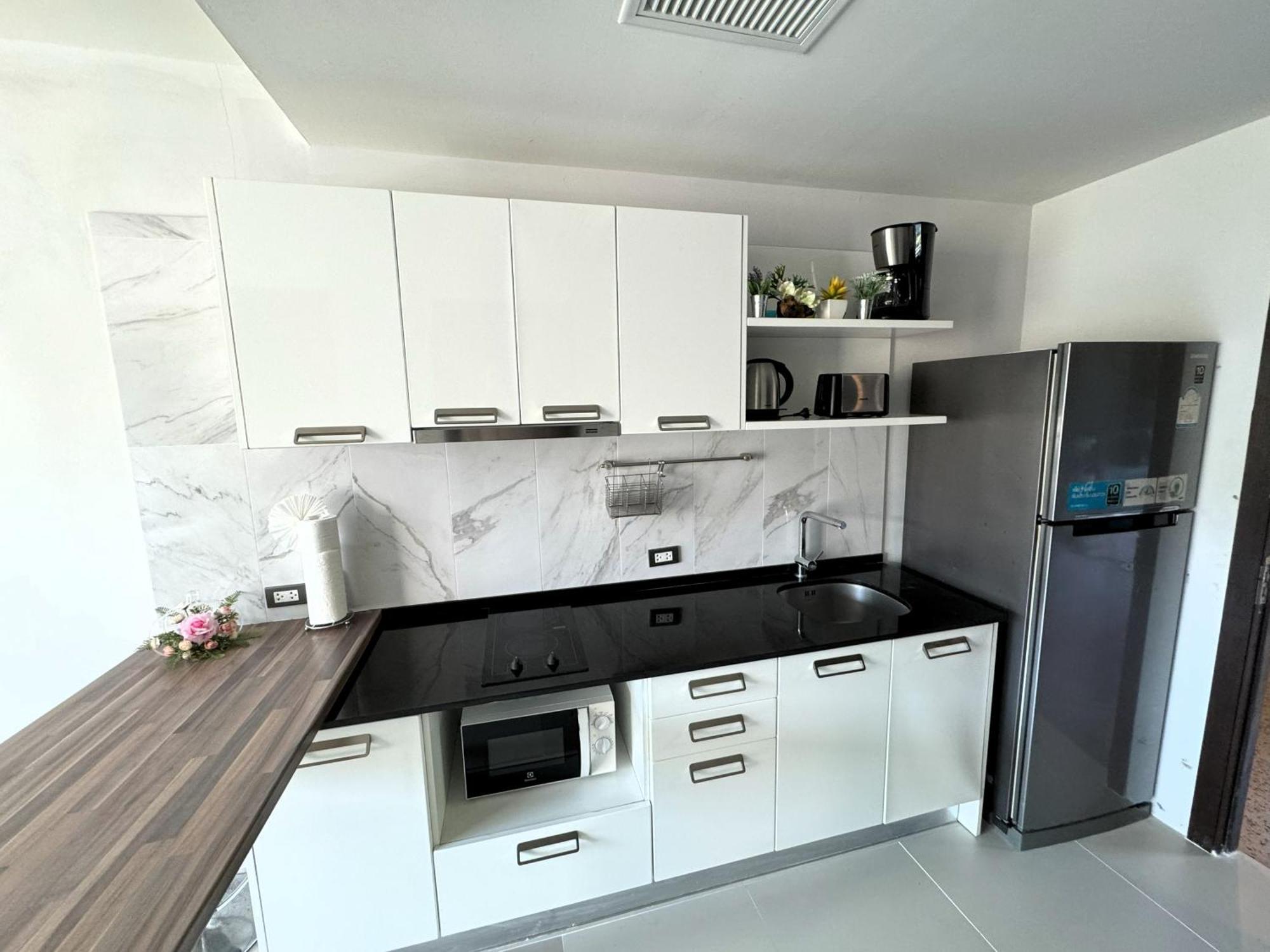 Apartment Private At Emerald Terrace