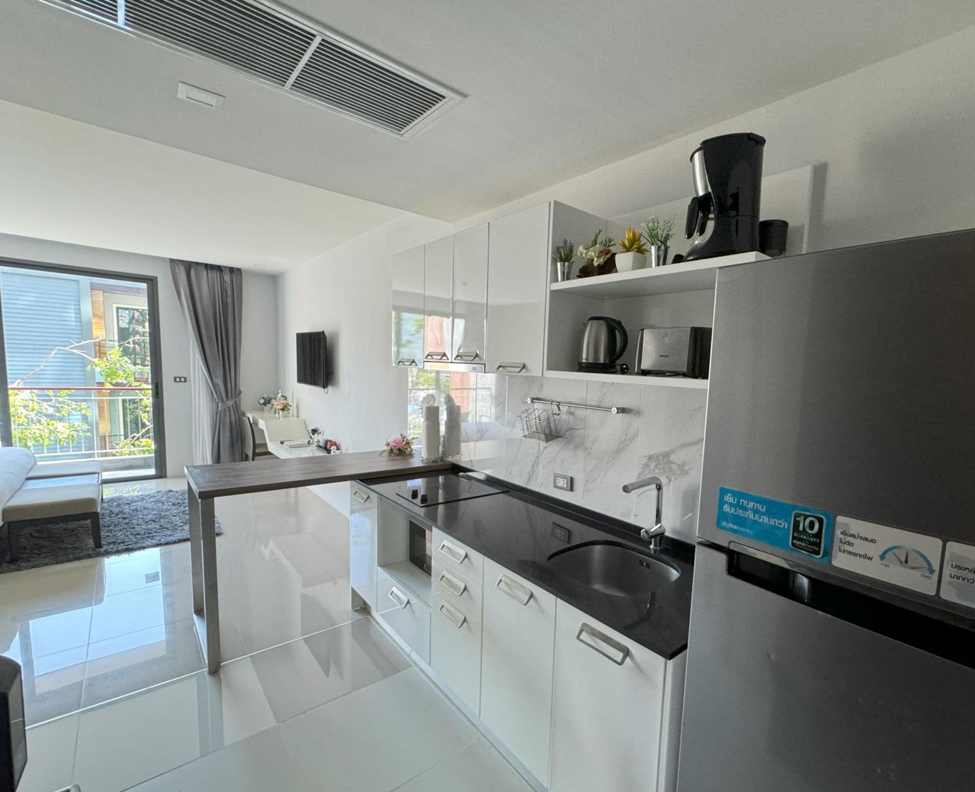 Private At Emerald Terrace Apartment