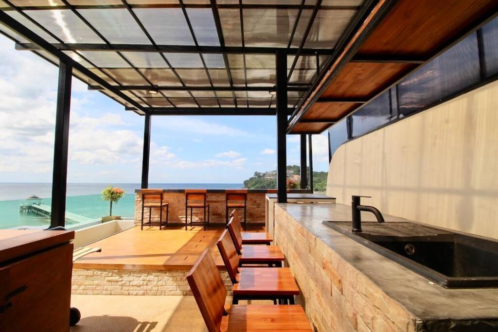 Luxury Rooftop Penthouse Apartment *