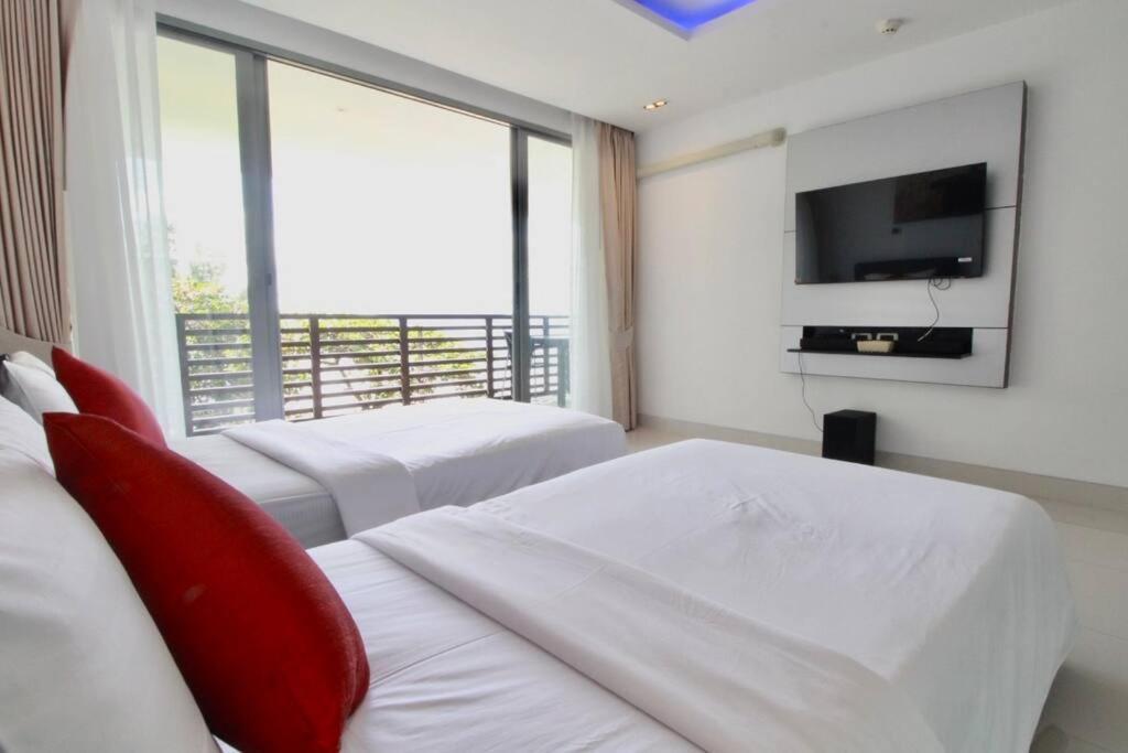 Luxury Rooftop Penthouse Apartment *