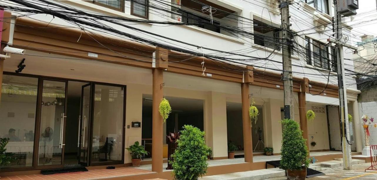 Apartment 舒适安静的民宿/距离芭东海滩酒吧街100米/距离芭东海滩150米/中文房东/180度超大露台 Patong