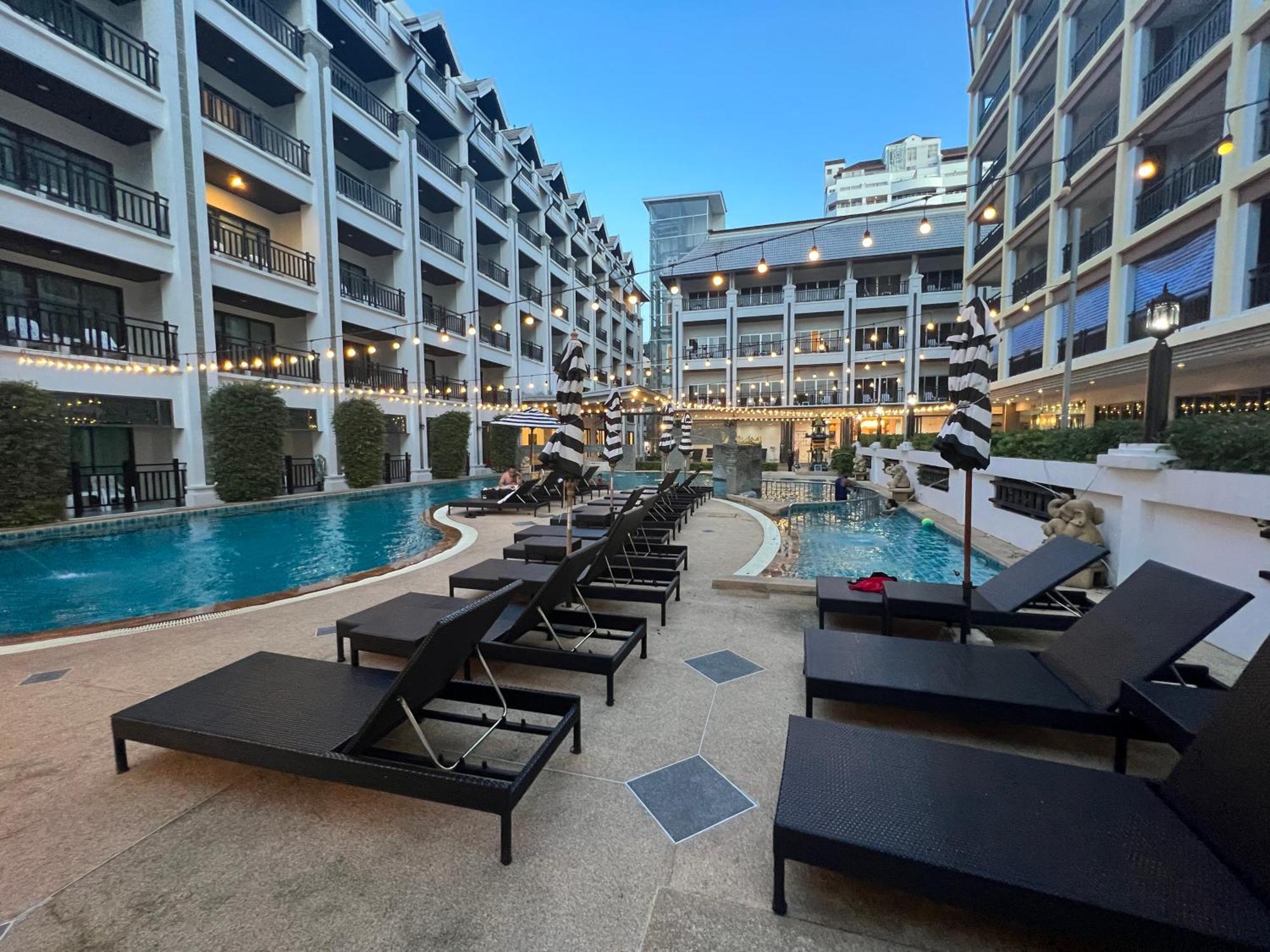 Apartment 舒适安静的民宿/距离芭东海滩酒吧街100米/距离芭东海滩150米/中文房东/180度超大露台