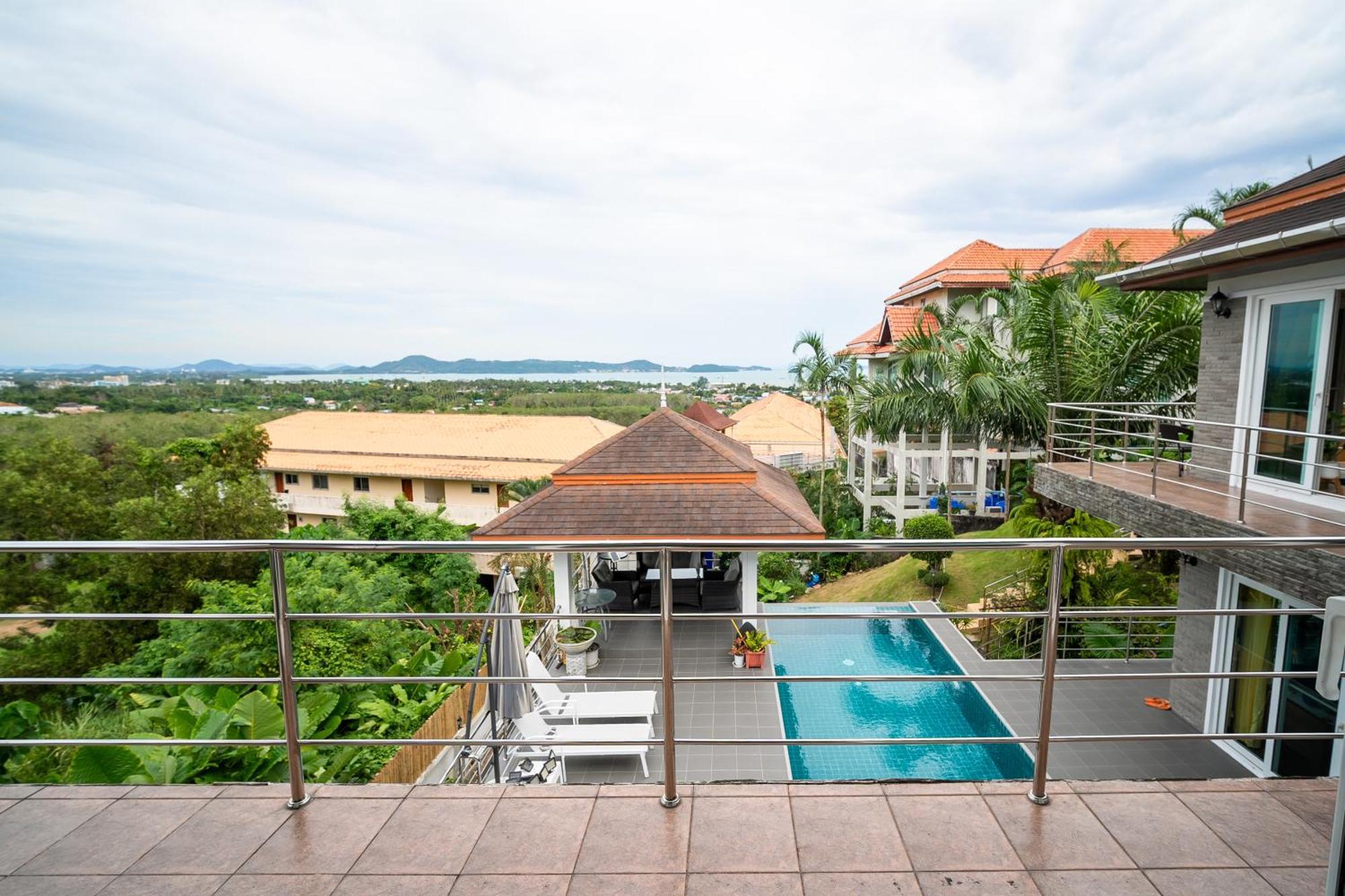 ฺbaan Waru Seaview * Ban Kata