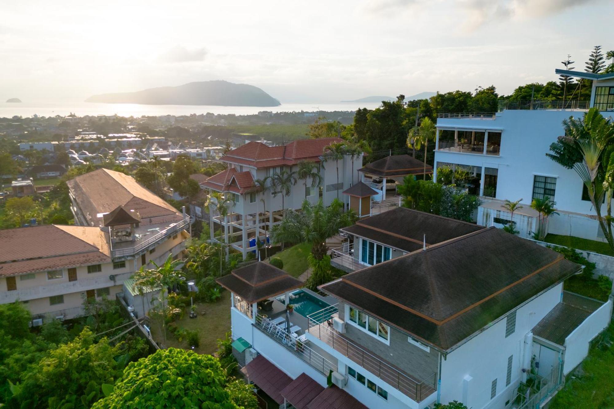 Gasthof ฺbaan Waru Seaview Ban Kata
