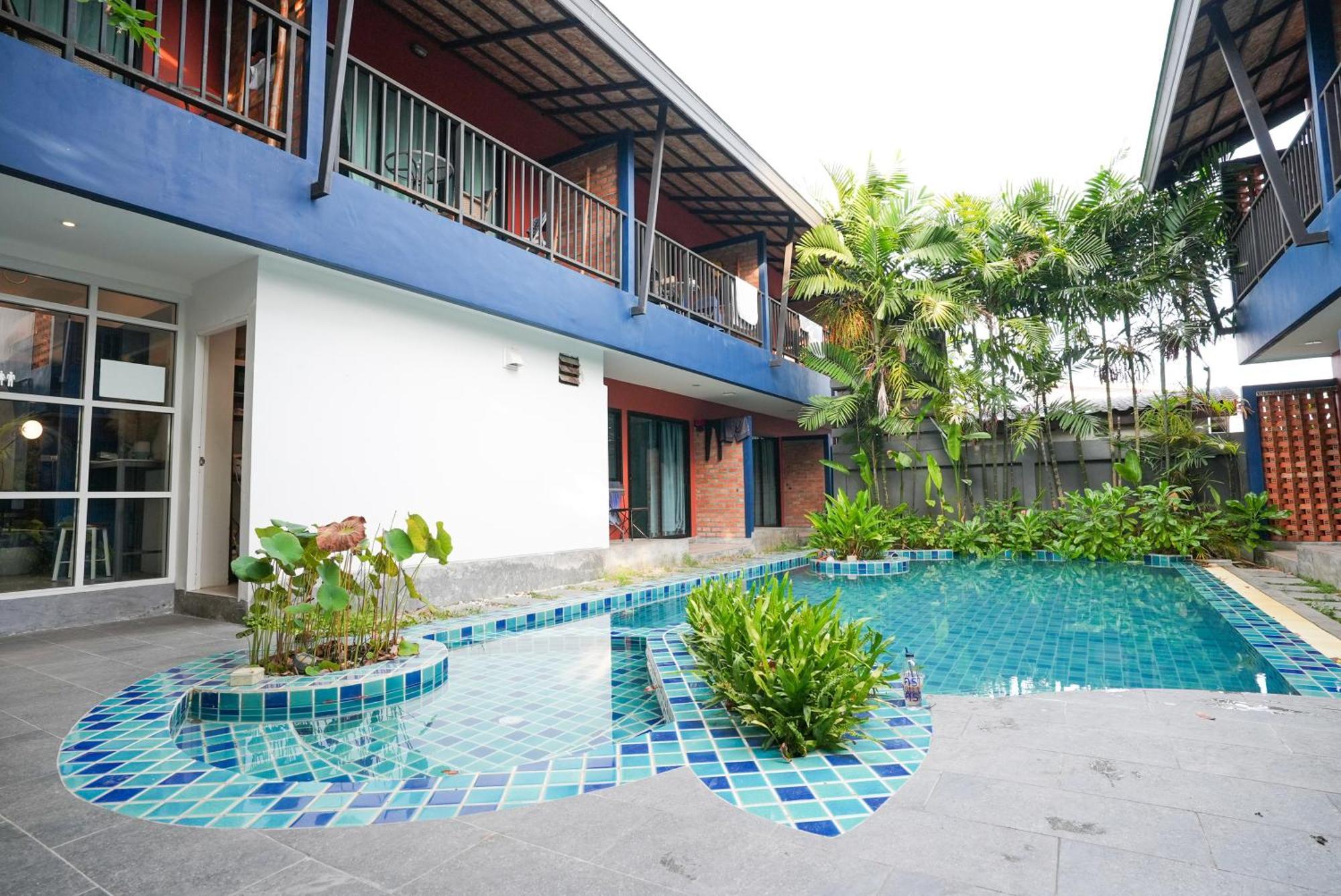 Kraam Silhouette And Cafe Phuket 3*