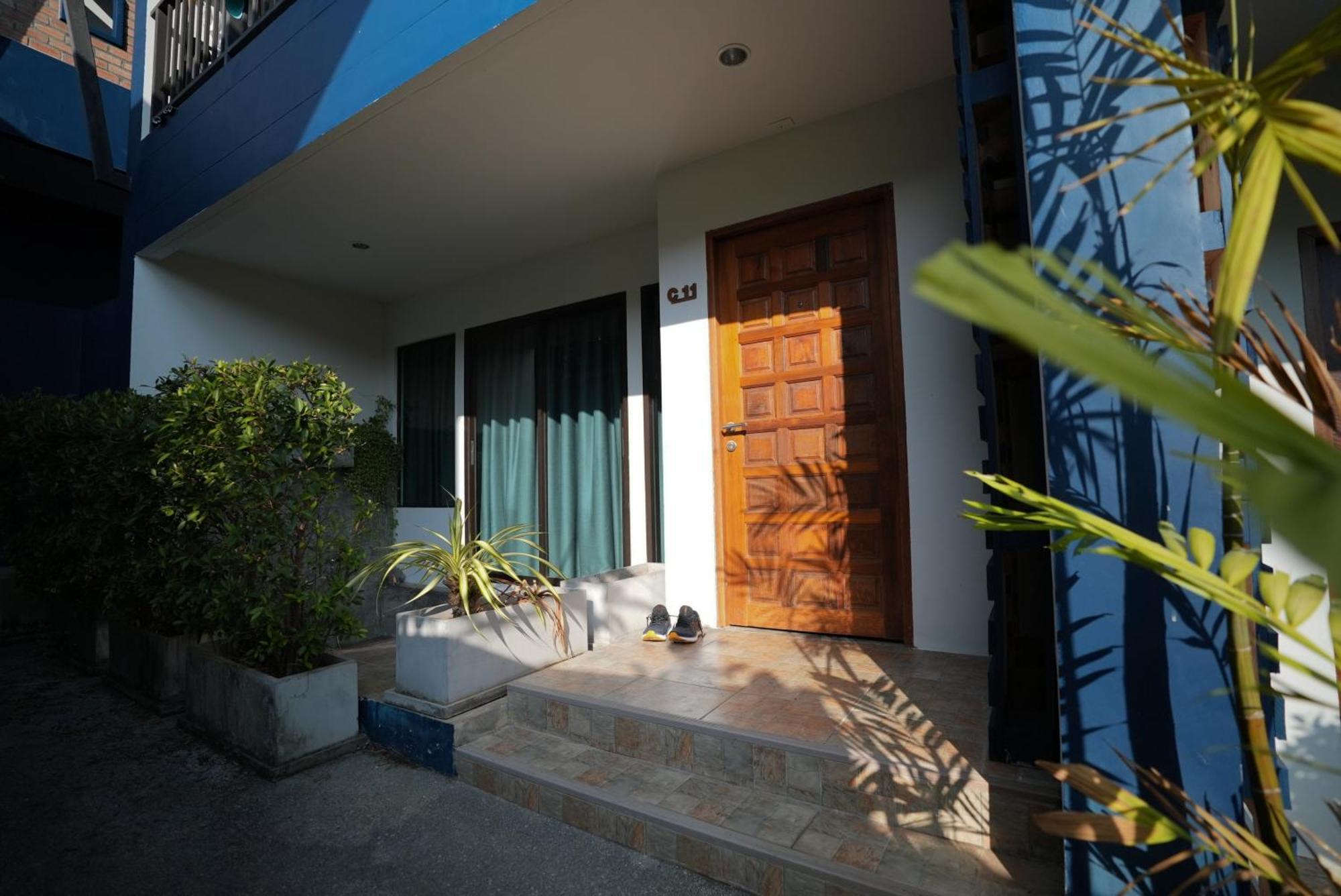 Kraam Silhouette And Cafe Phuket