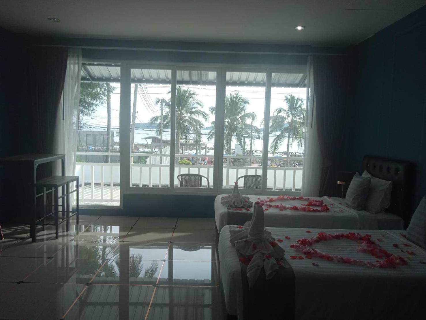 Hotel Panwa Side Beachfront
