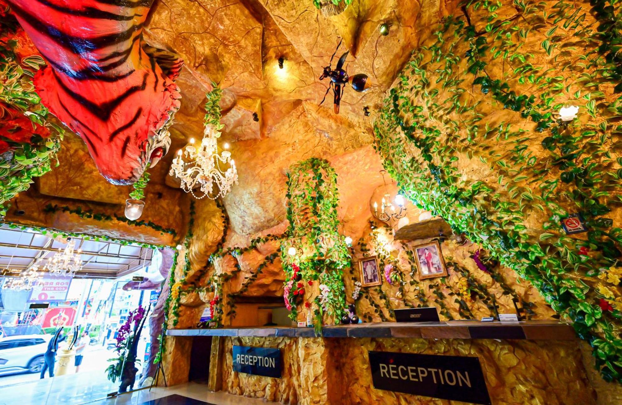 Hotel Tiger Complex