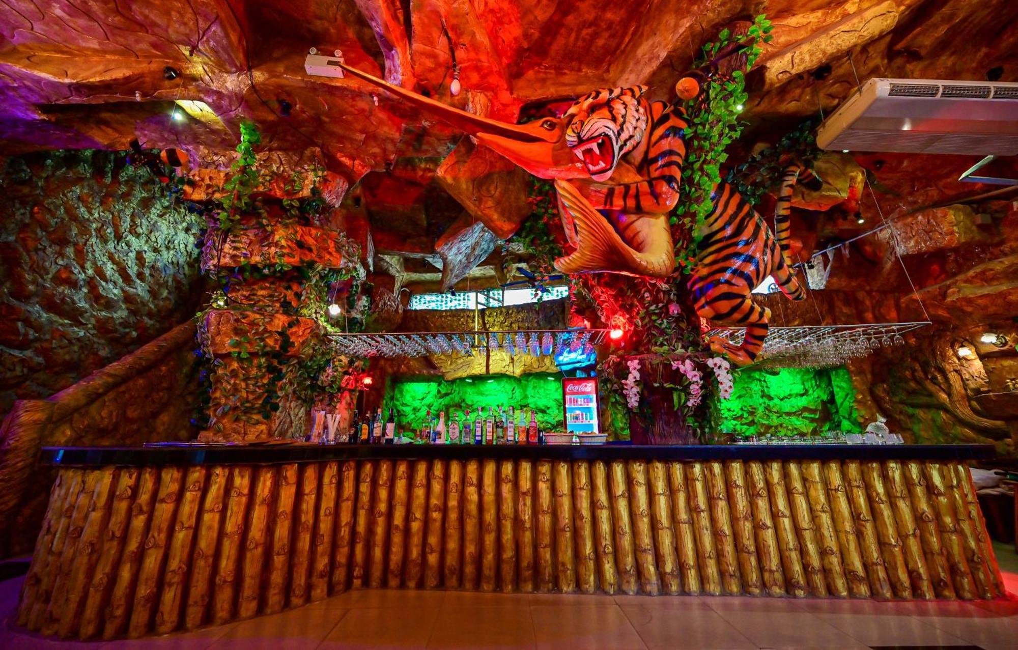 Hotel Tiger Complex