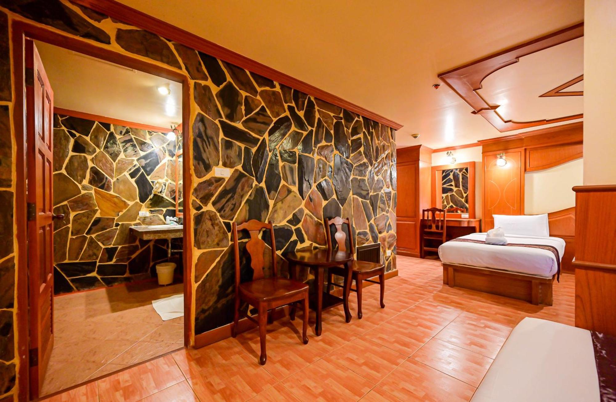 Hotel Tiger Complex