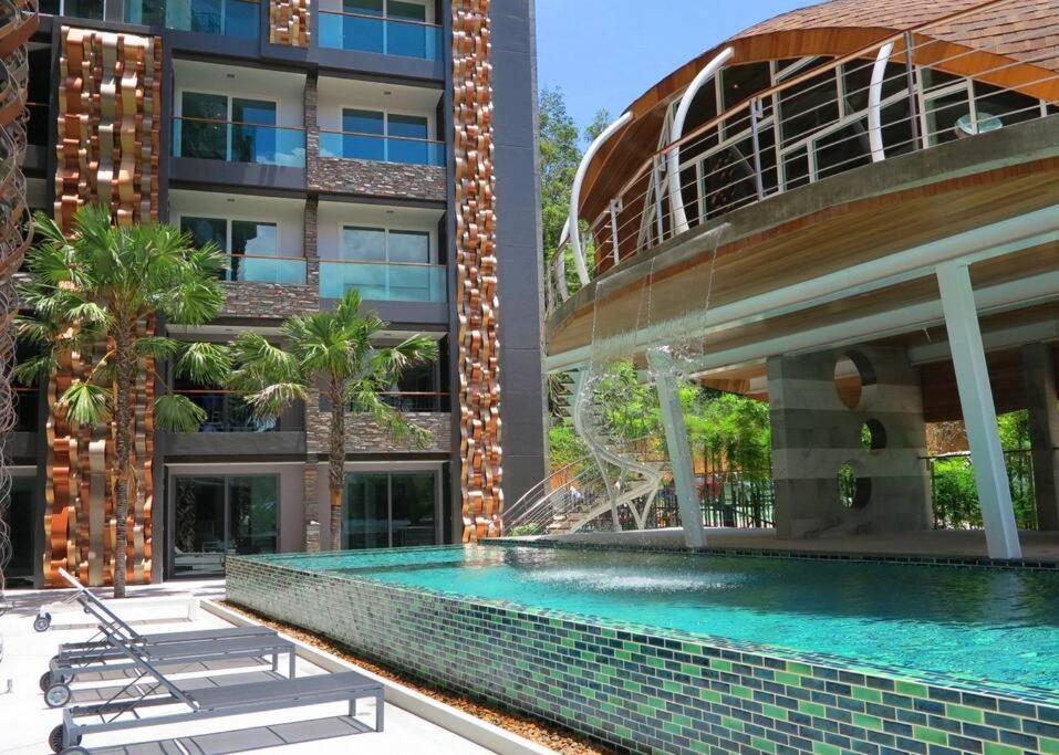 Private At Emerald Terrace Apartment