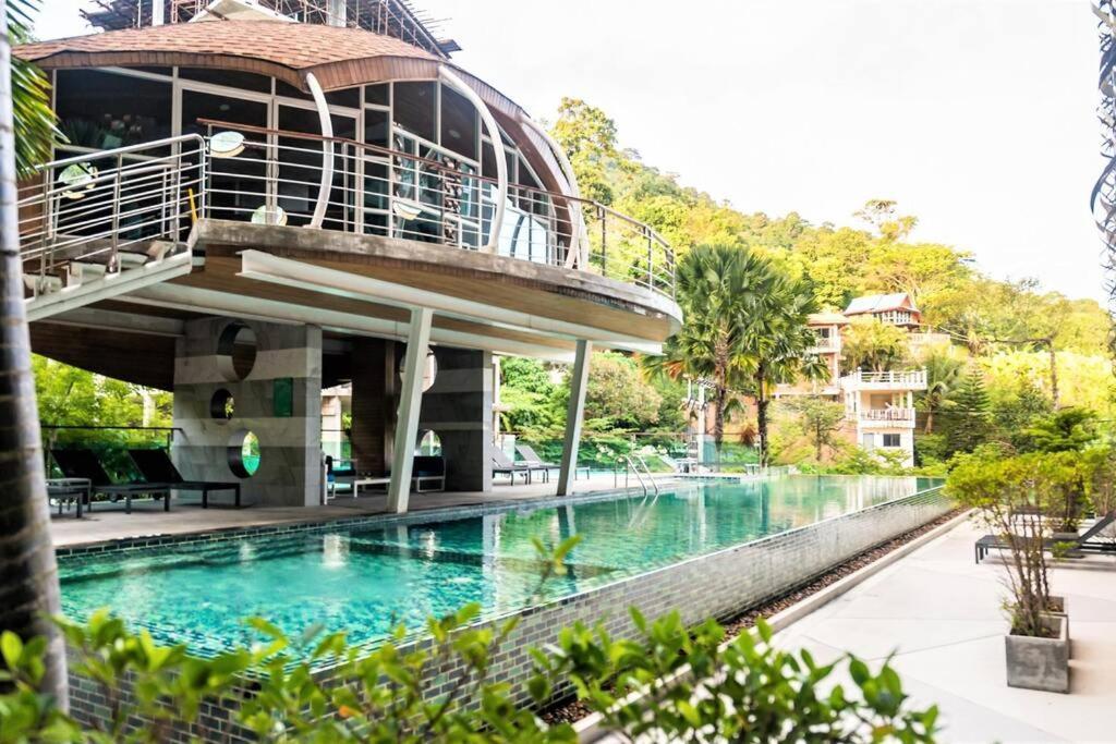 Private At Emerald Terrace *