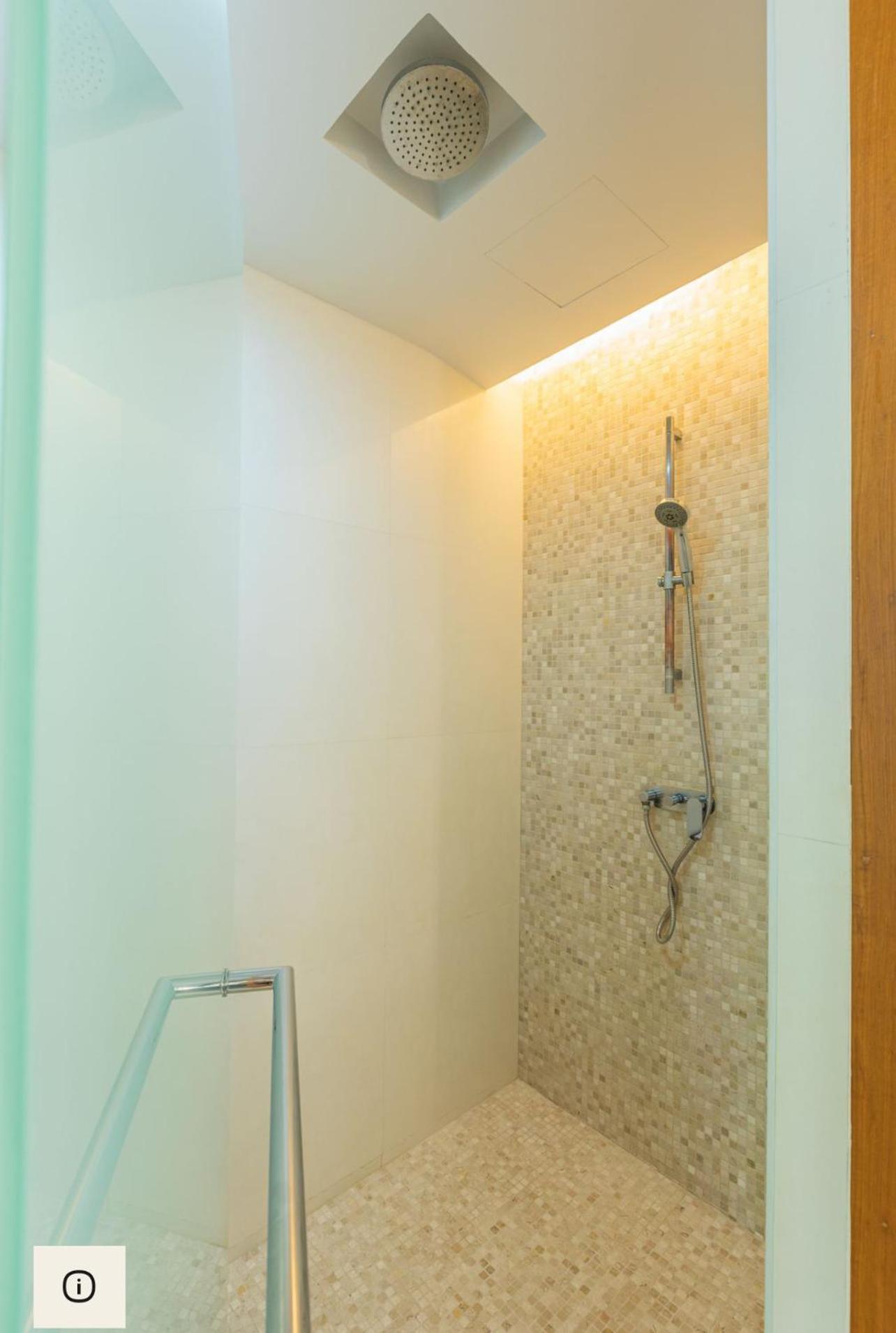 Pearl Of Naithon , 4 Bedroom Apartment *
