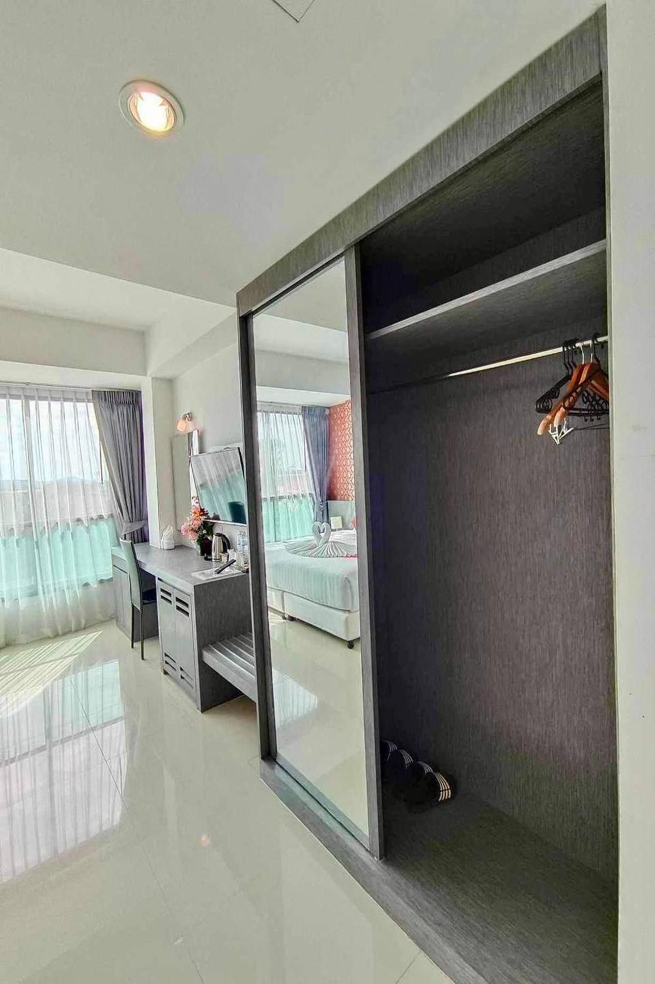 Hotel The Thames Pool Access & - Sha Extra Chalong
