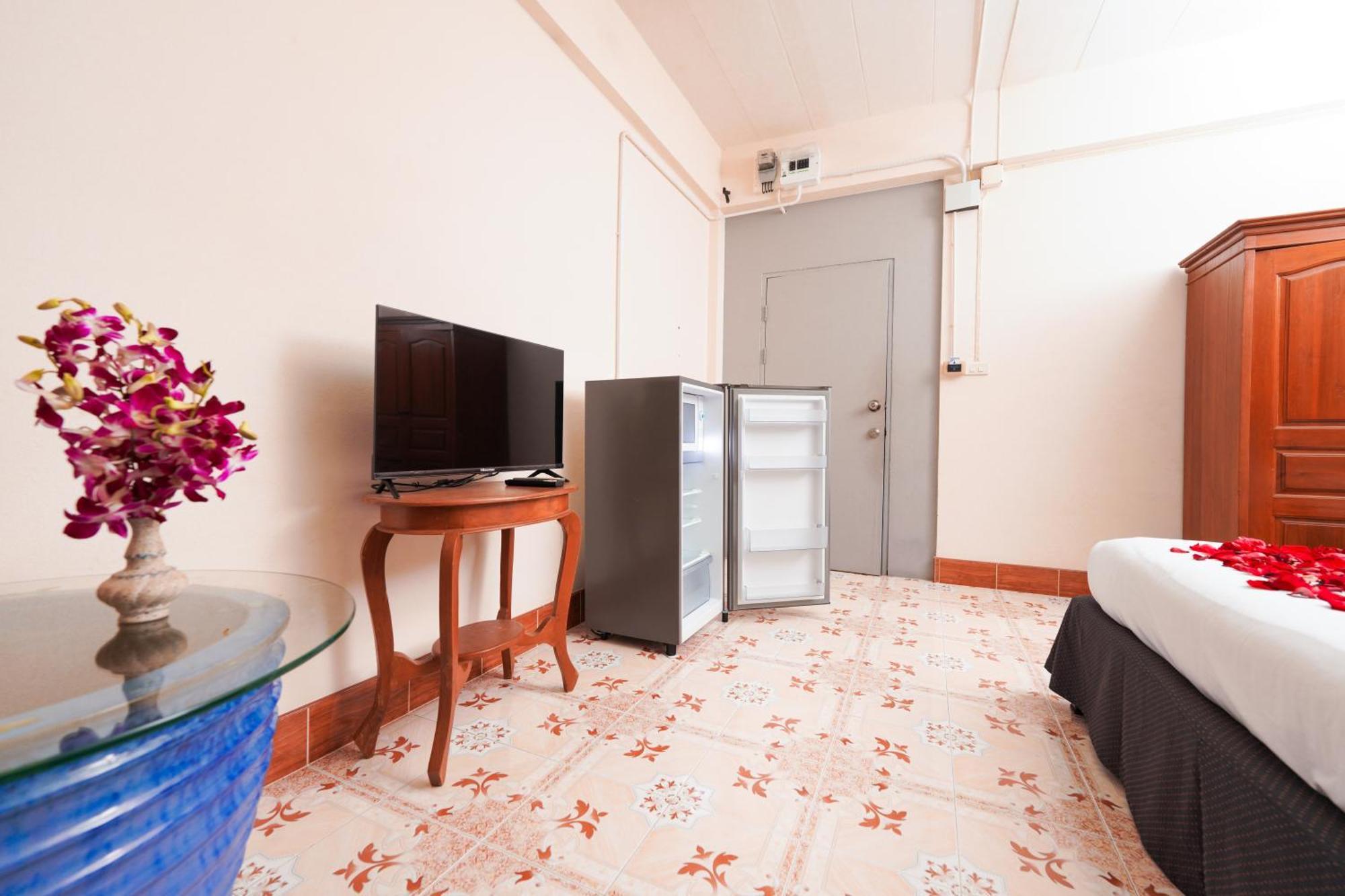 Baan Backpacker Hostel *