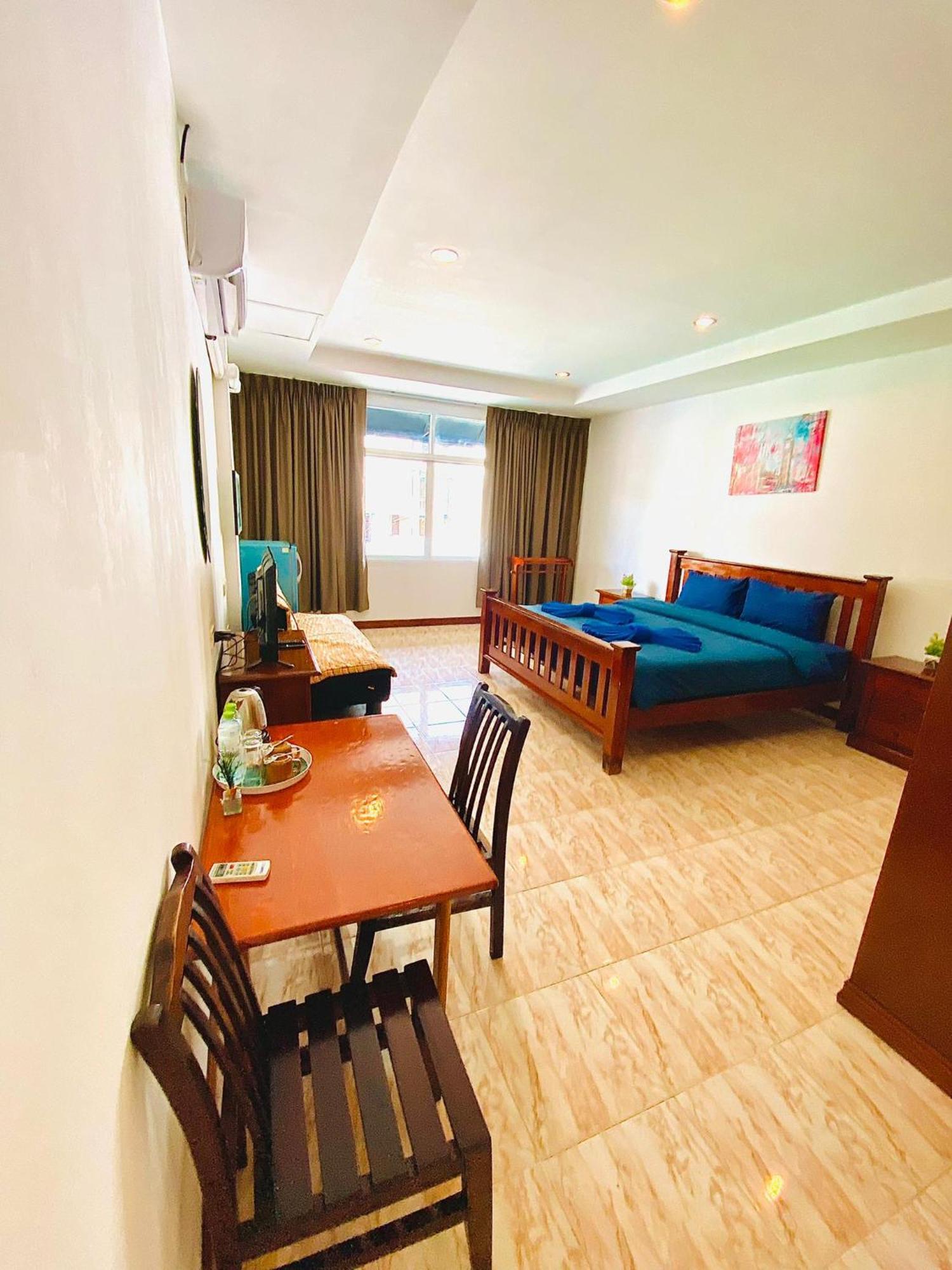 Hotel Bt *
