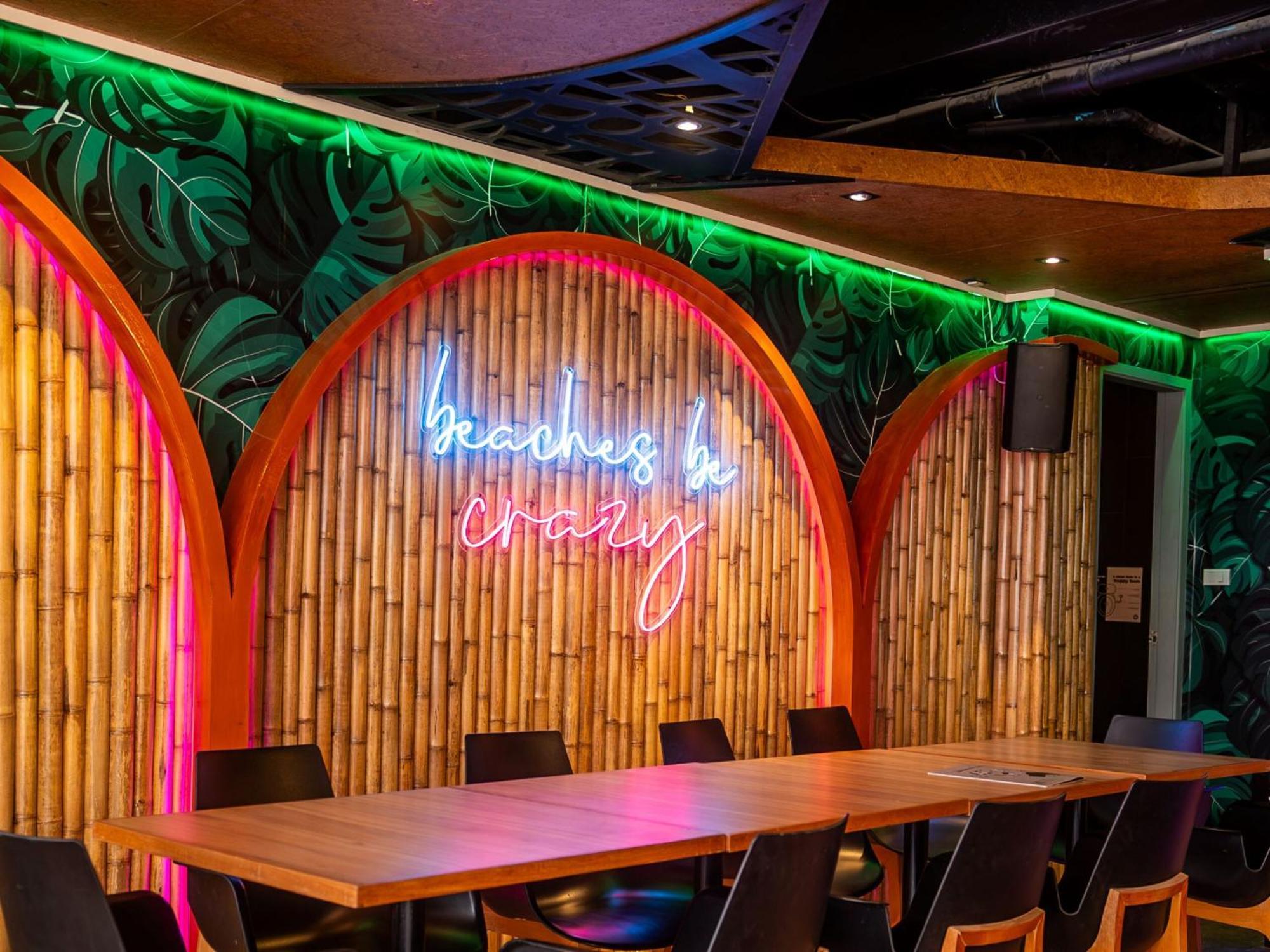 Mad Monkey Phuket * Patong