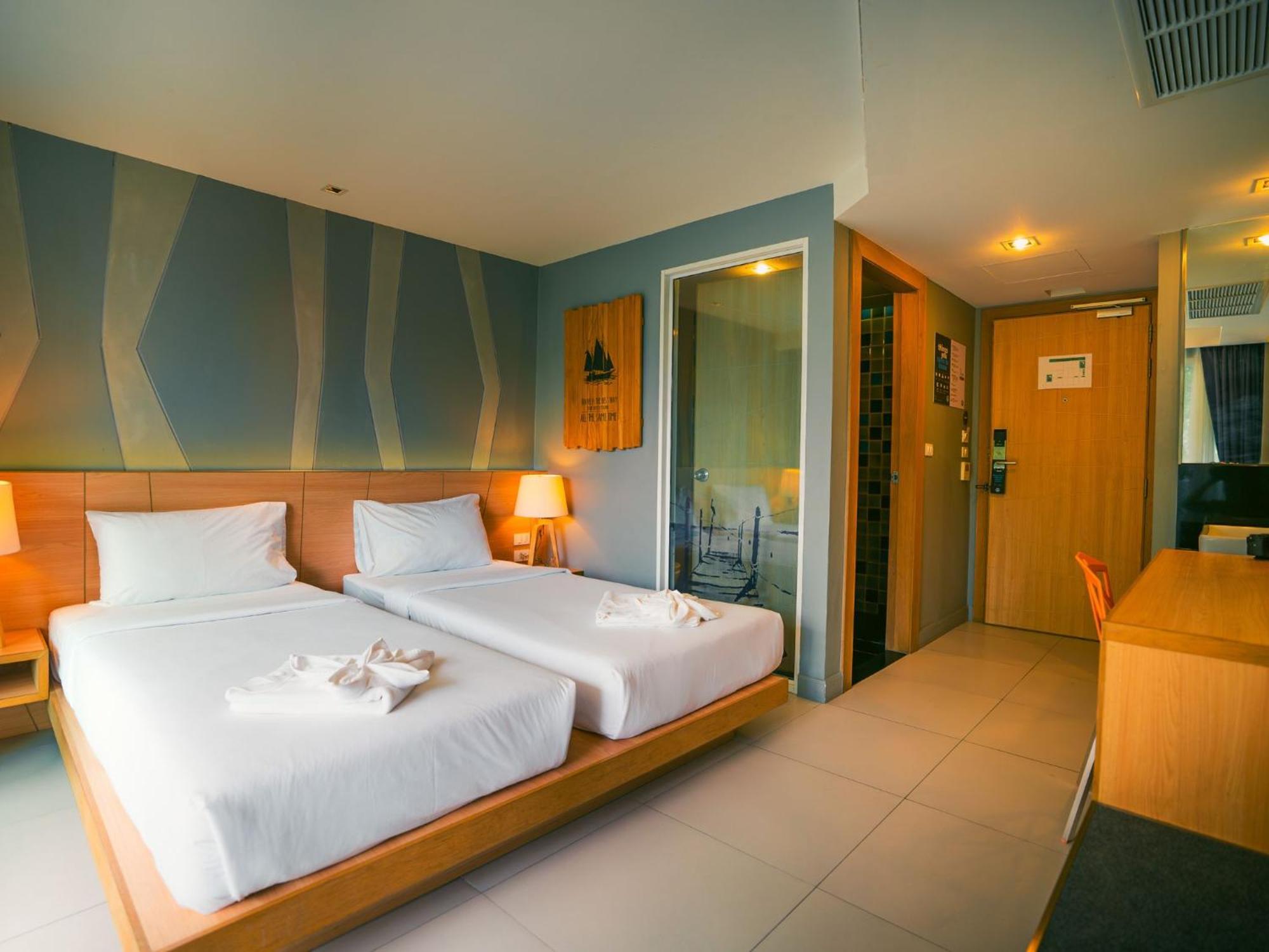 Mad Monkey Phuket Hostel *