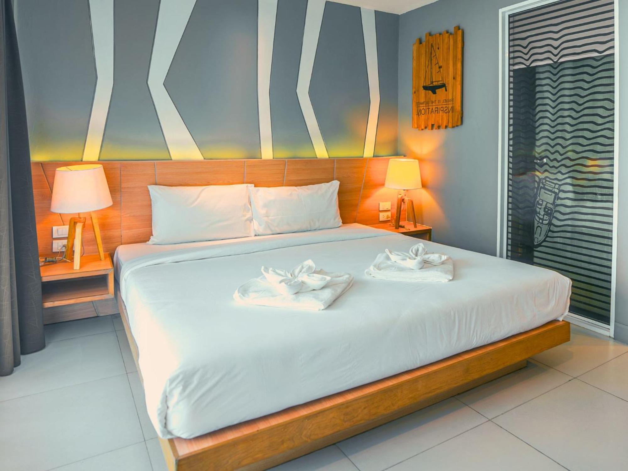 Mad Monkey Phuket Hostel Patong