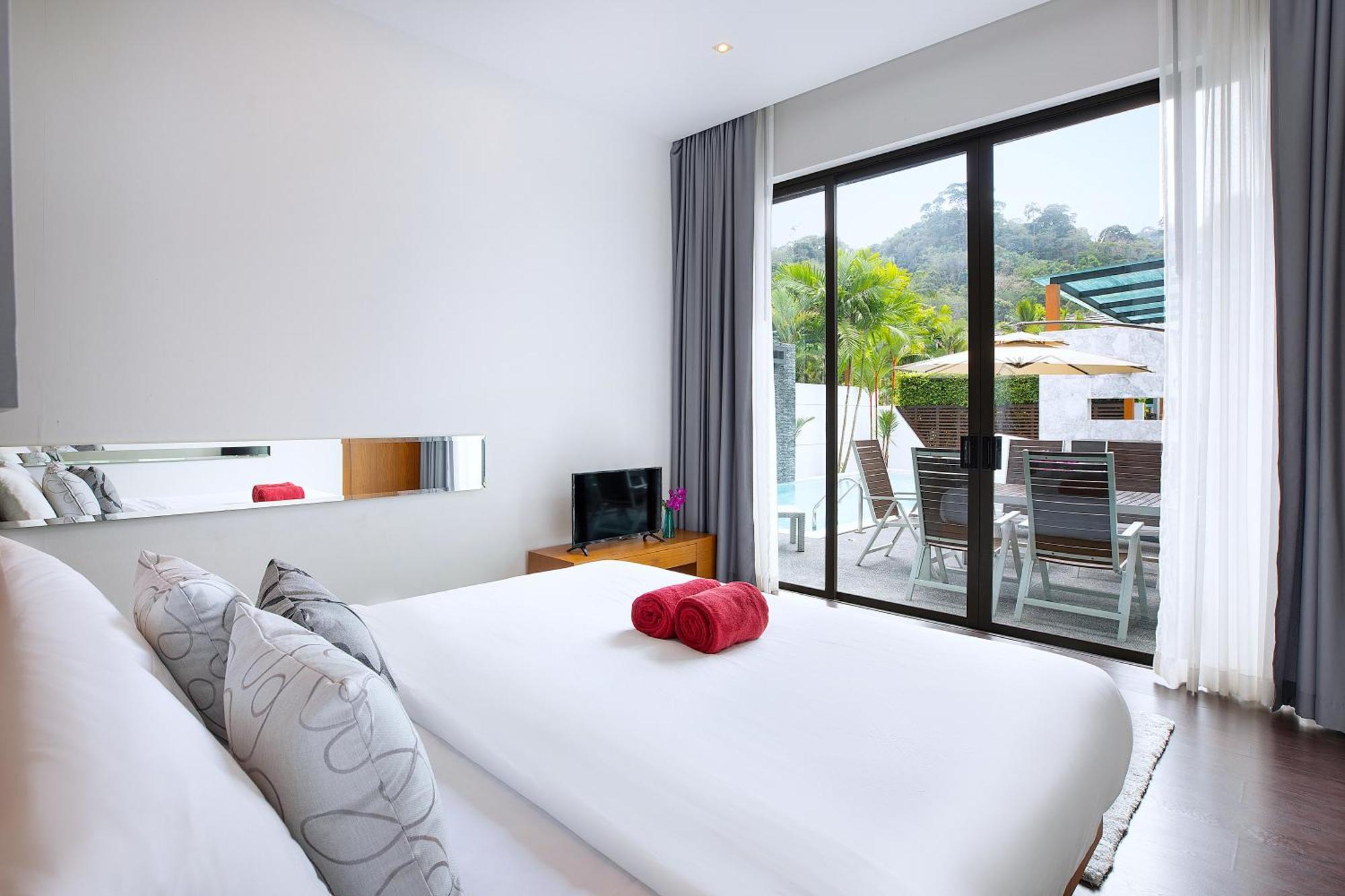 Elegant 3br Coco B6 With Private Pool, In Gated Residence, Near Pantai Kamala