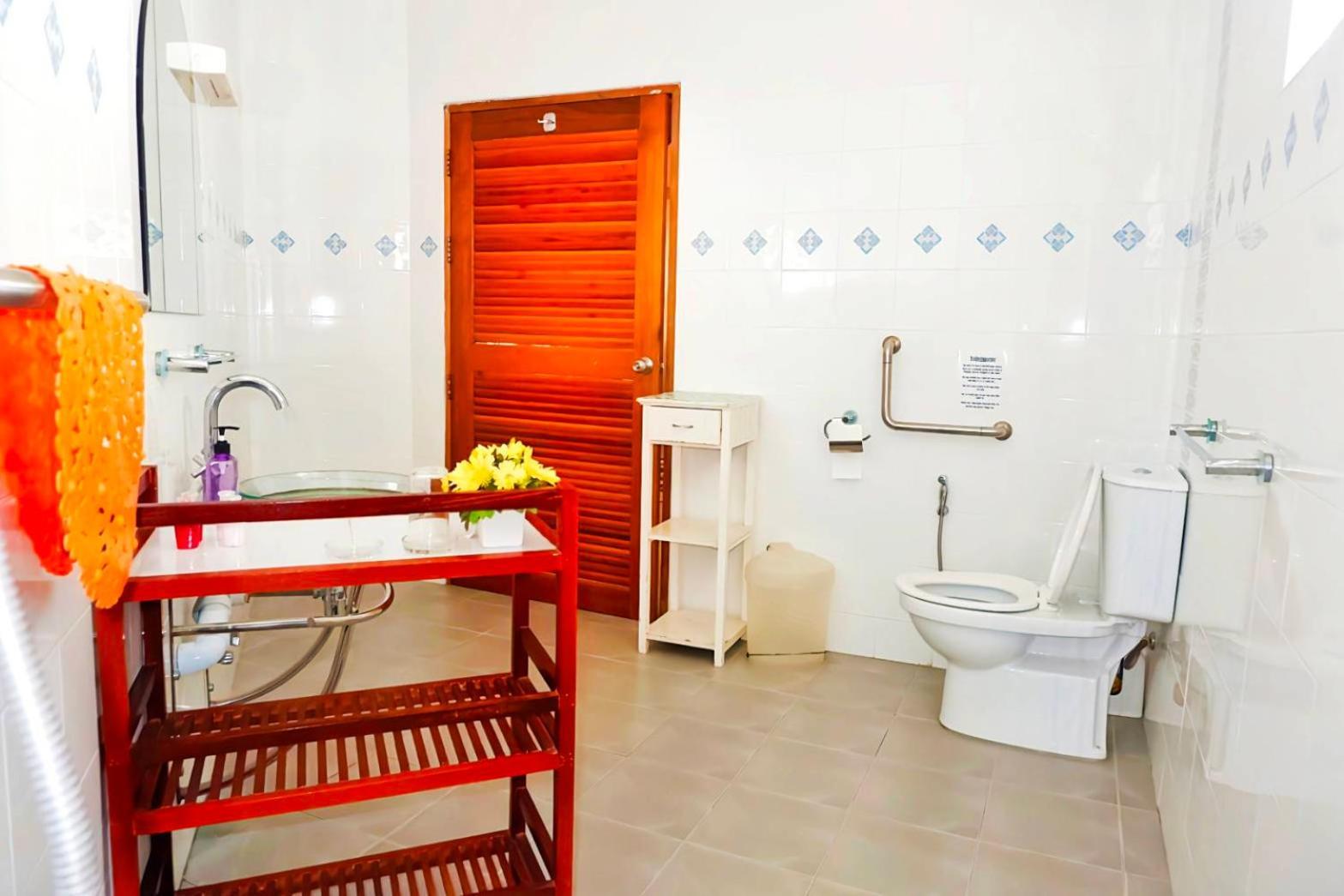 Kingsacre Hotel Nai Yang
