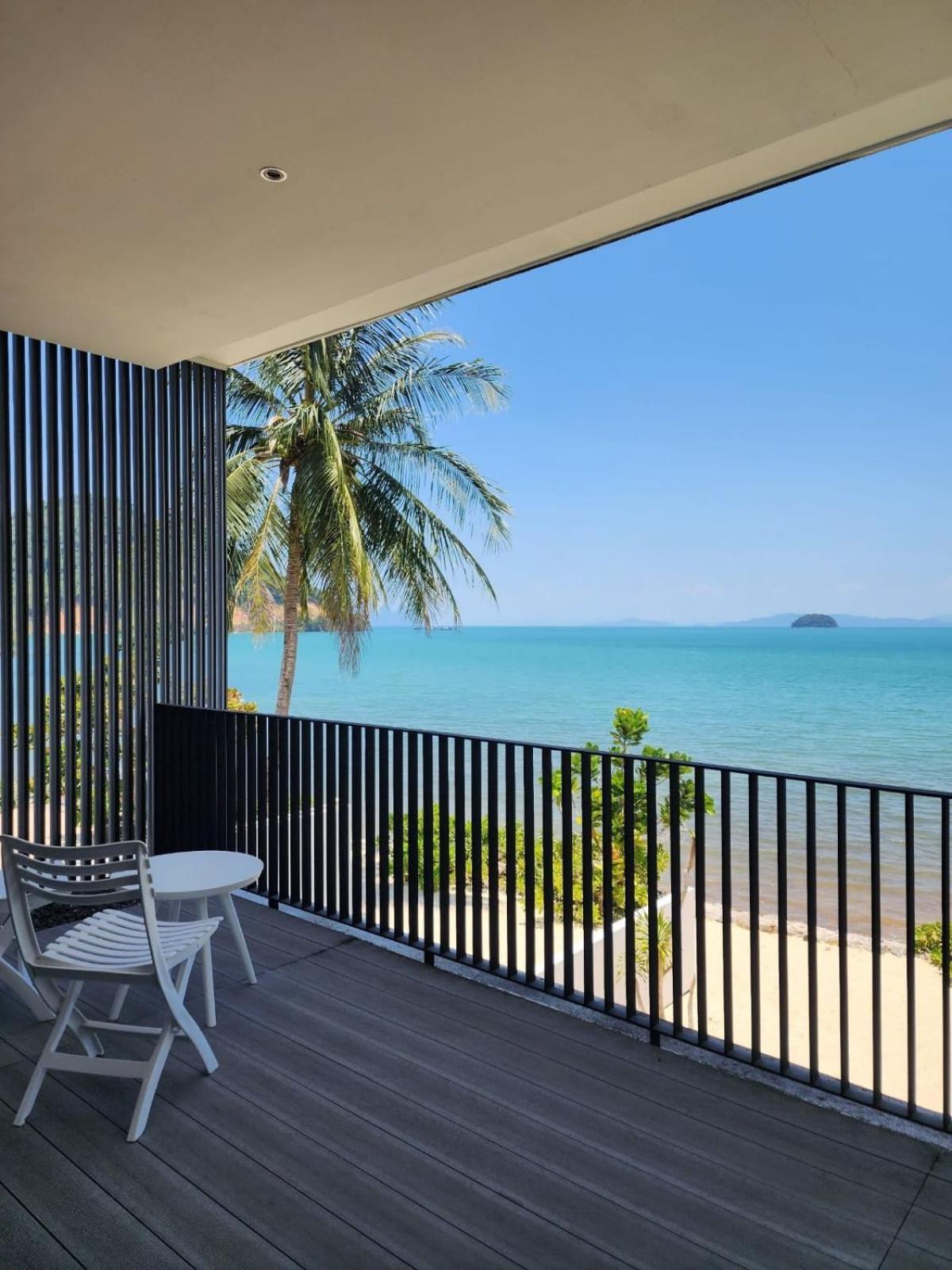 Luxury Beachfront 4 Bedroom Amana At Ta-ke A Villa Phuket