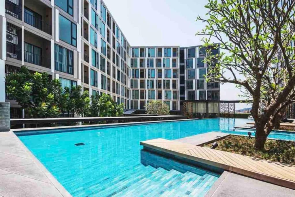 Luxury In Shopping Center Apartment Phuket