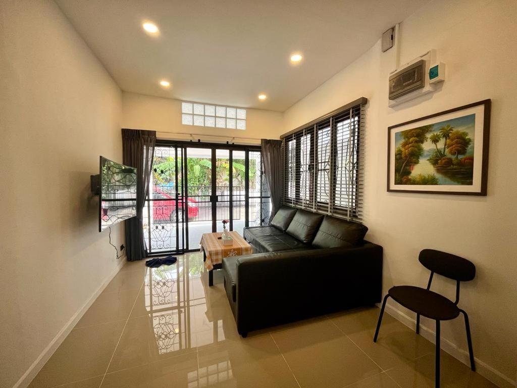 White House With 2br1bath Near Water Fall Holiday home Kathu