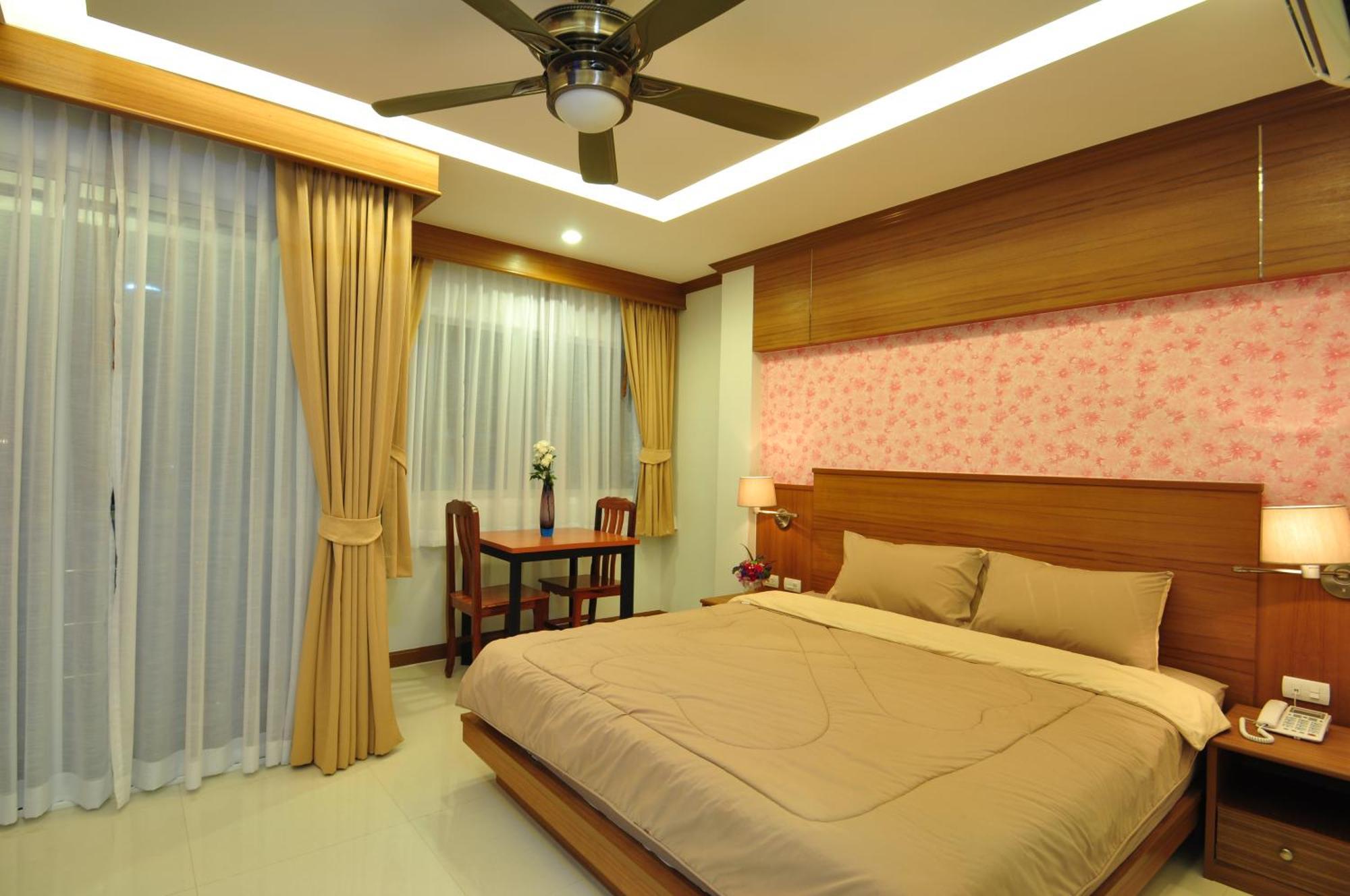 Hotel Harbor & Service