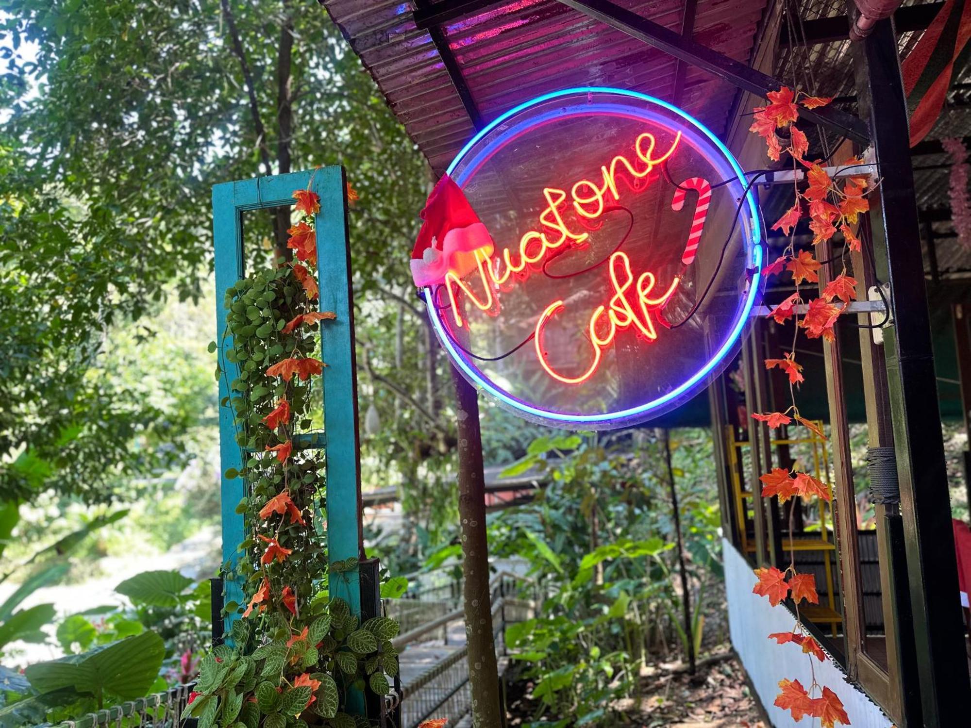 Nua Tone & Cafe * Bang Tao Beach (Phuket)
