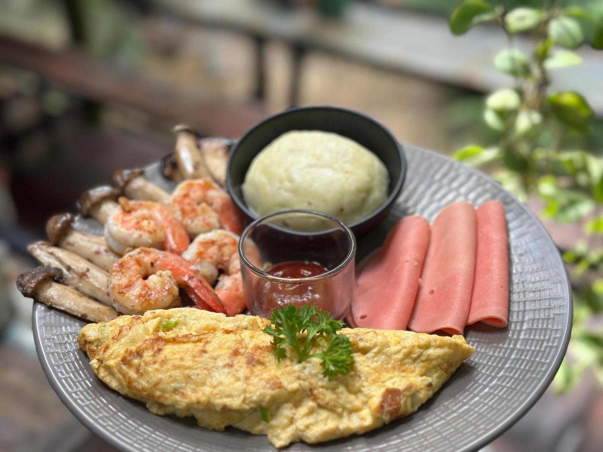 Nua Tone & Cafe * Bang Tao Beach (Phuket)