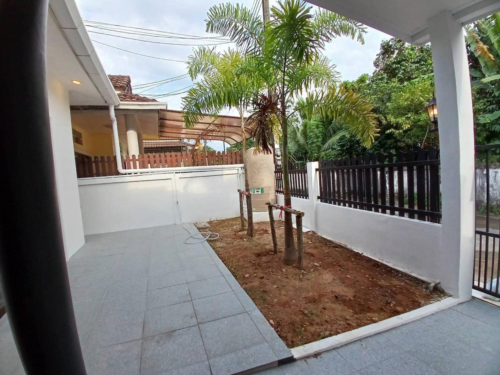 White House With 2br1bath Near Water Fall Holiday home *