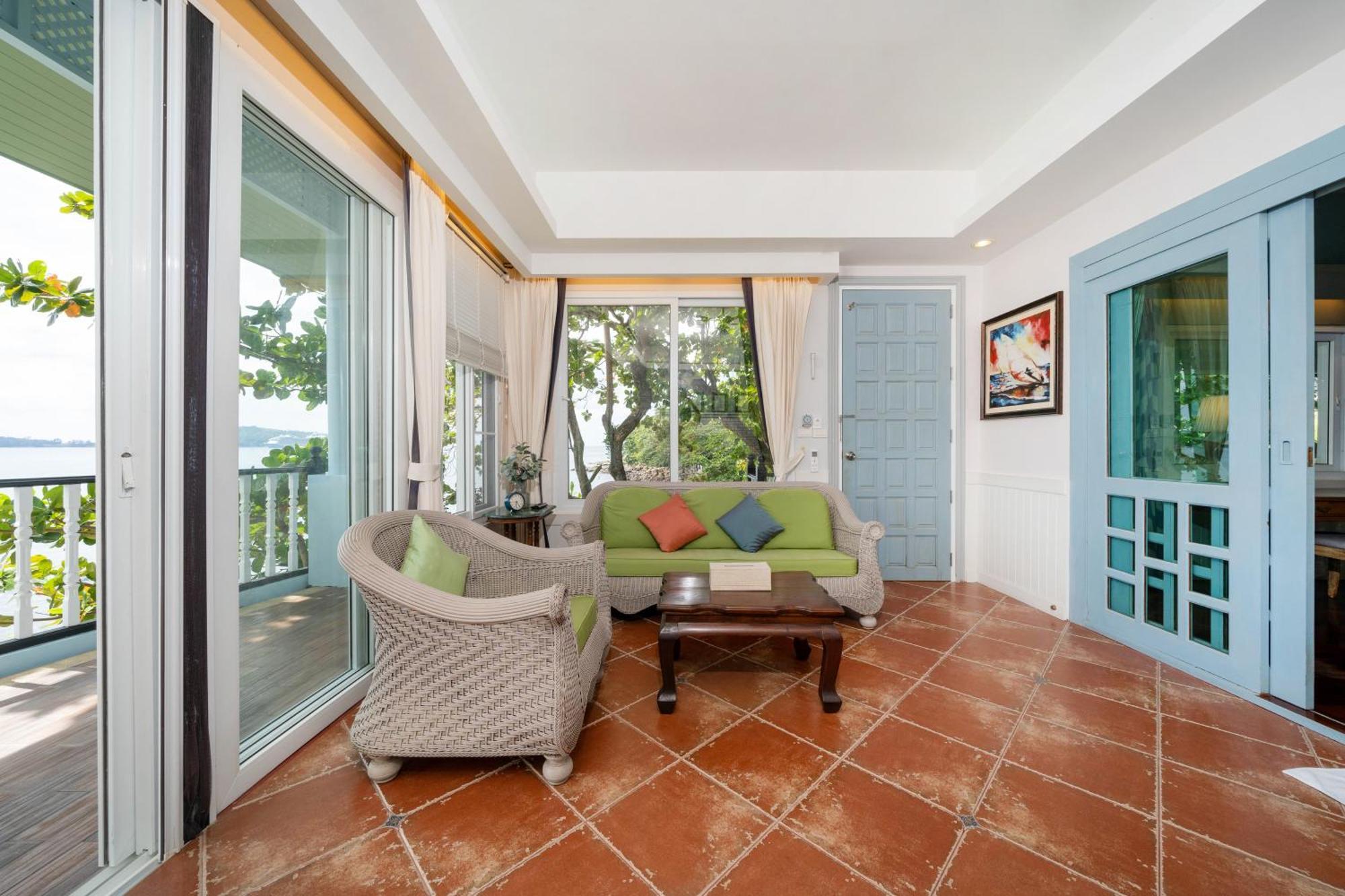Villa Front Kalim *