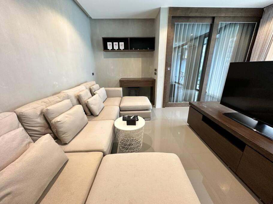 P33 Pool View 2 Bedroom