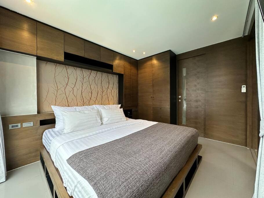 P33 Pool View 2 Bedroom Strand Kamala