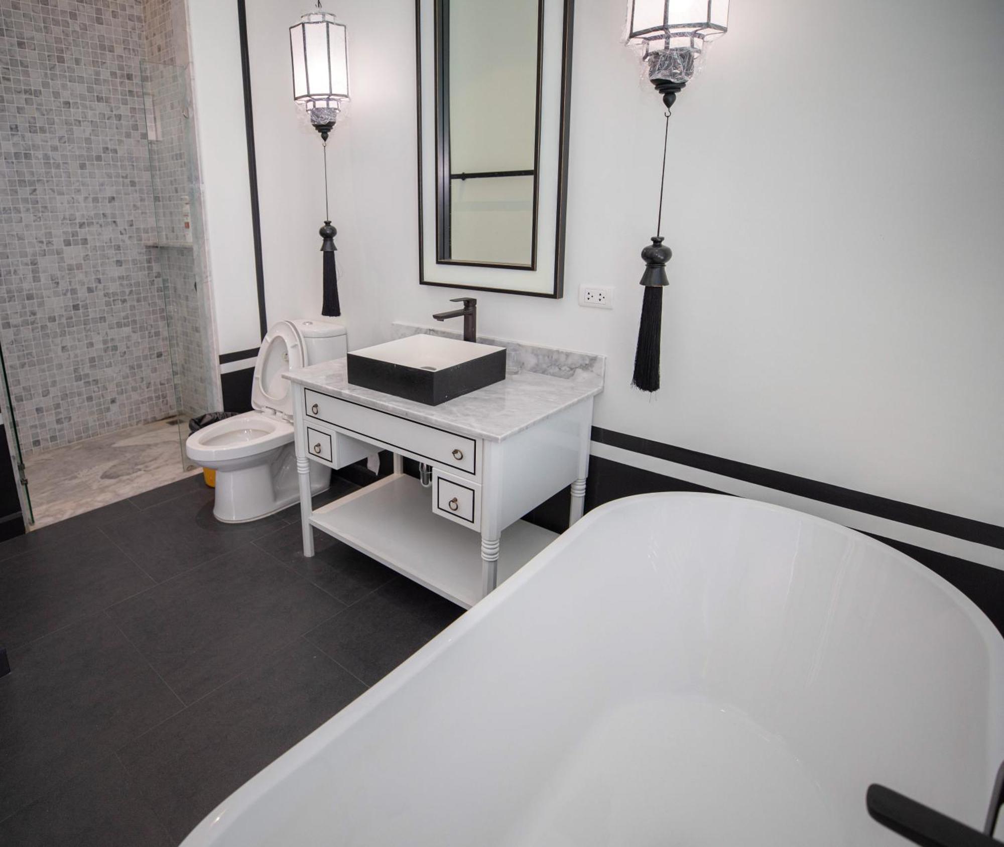 Guest house 查龙3卧室花园泳池别墅 Ban Suan (Phuket)