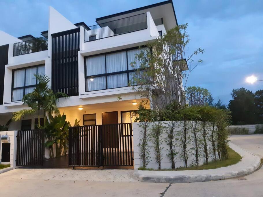 Friendly Townhouse Laguna Park Villa Thalang