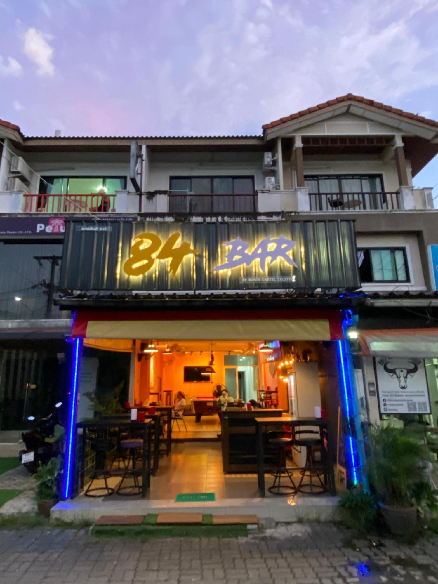 Apartment 84 Bar & *