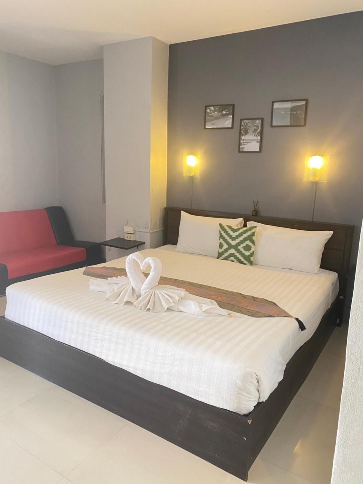 Holiday Home Patong Hotel 3*