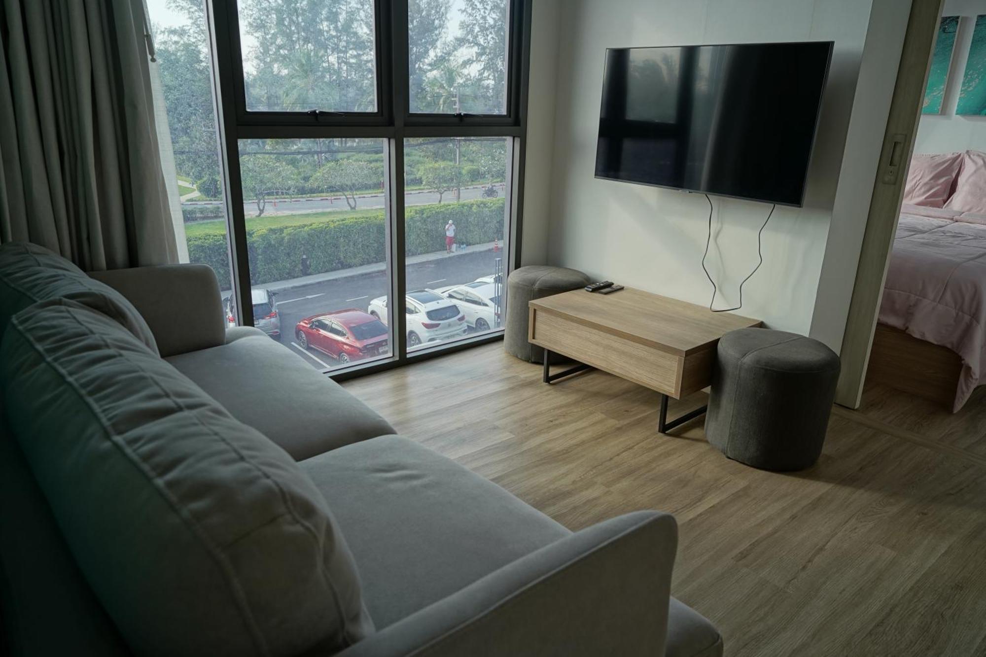 Modern 2-bedroom With Washer In Skypark Laguna Bang Tao Apartment