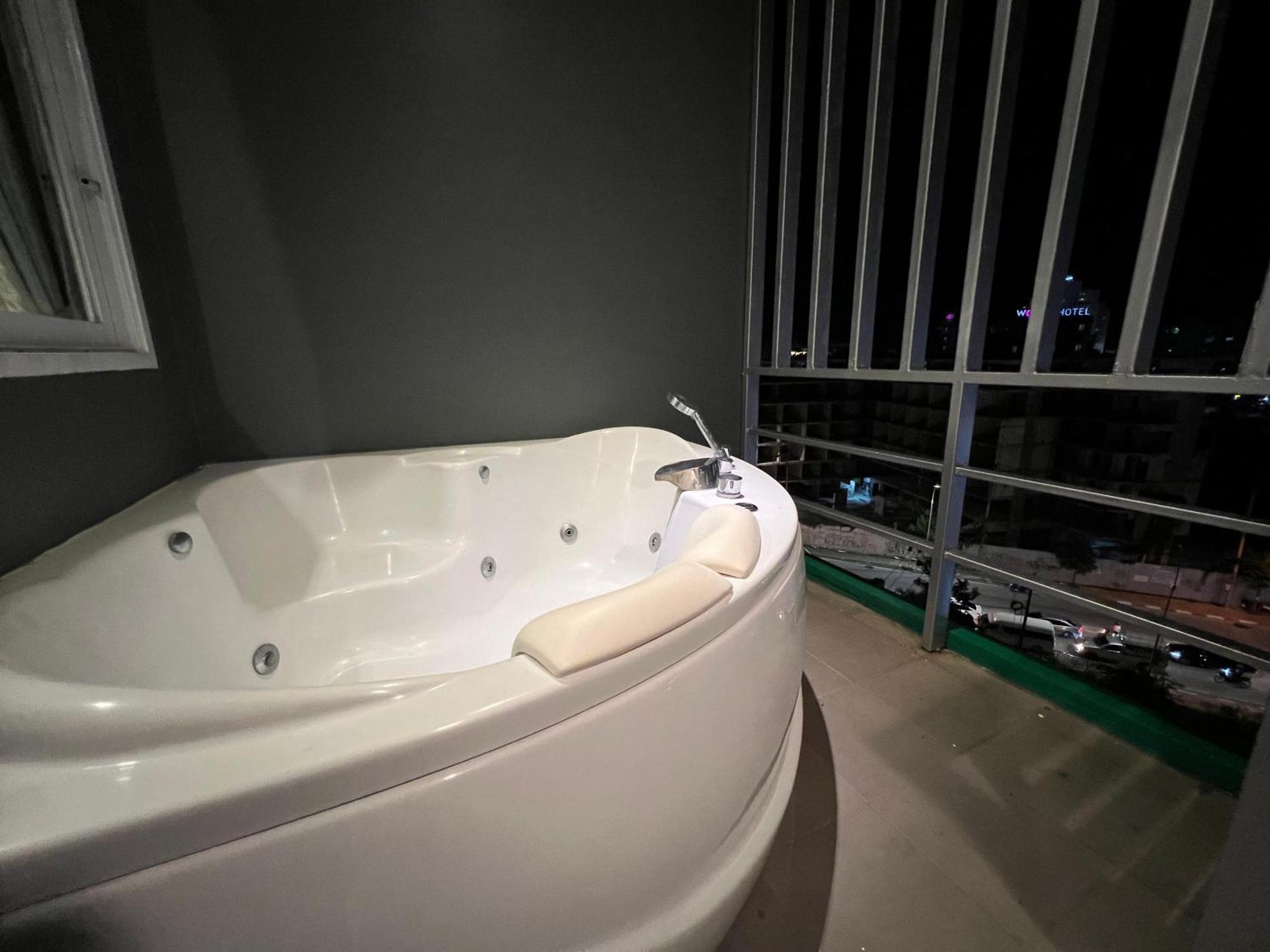 Hotel Zephyr Grand Patong
