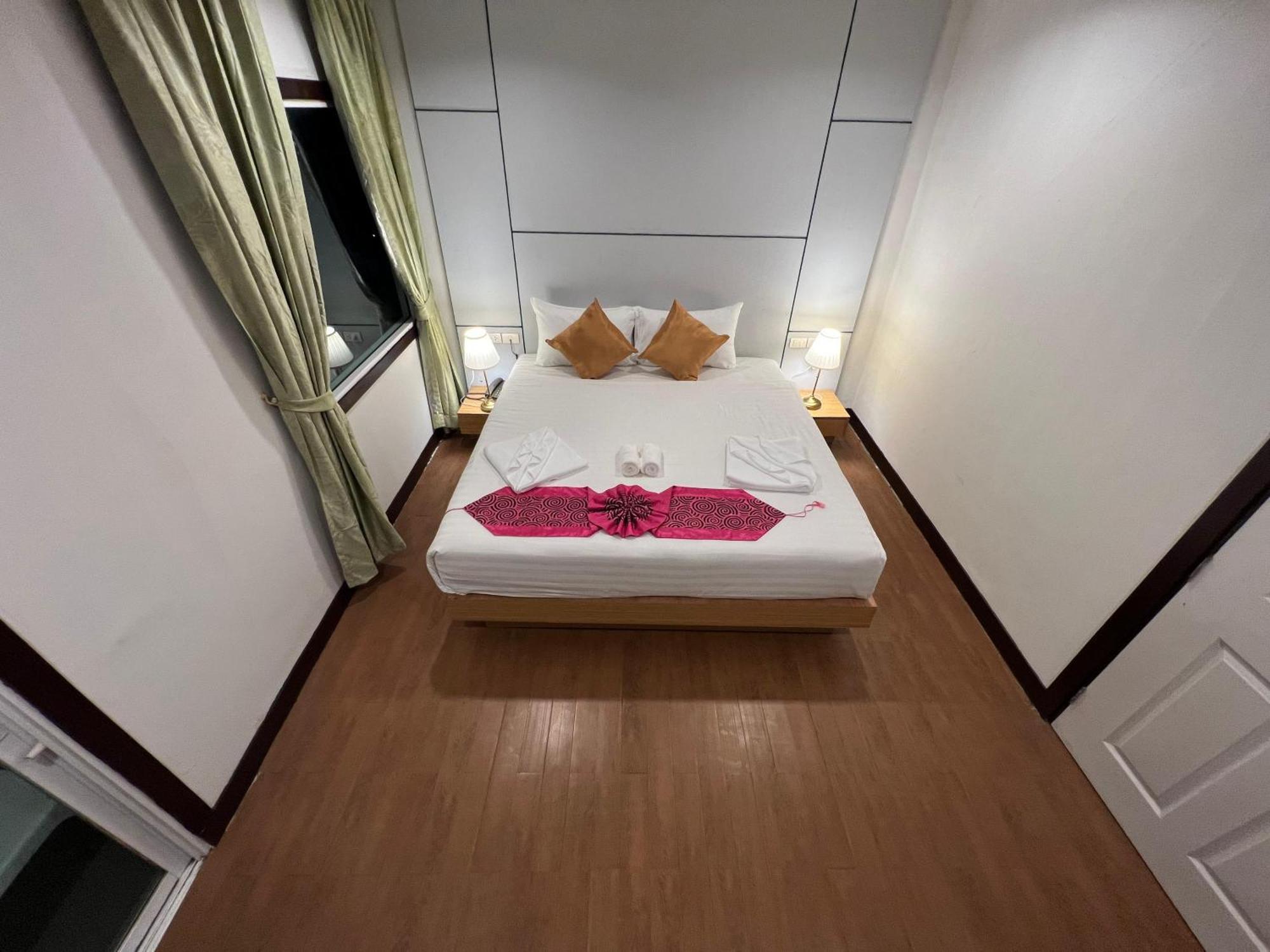 Zephyr Grand 3* Patong