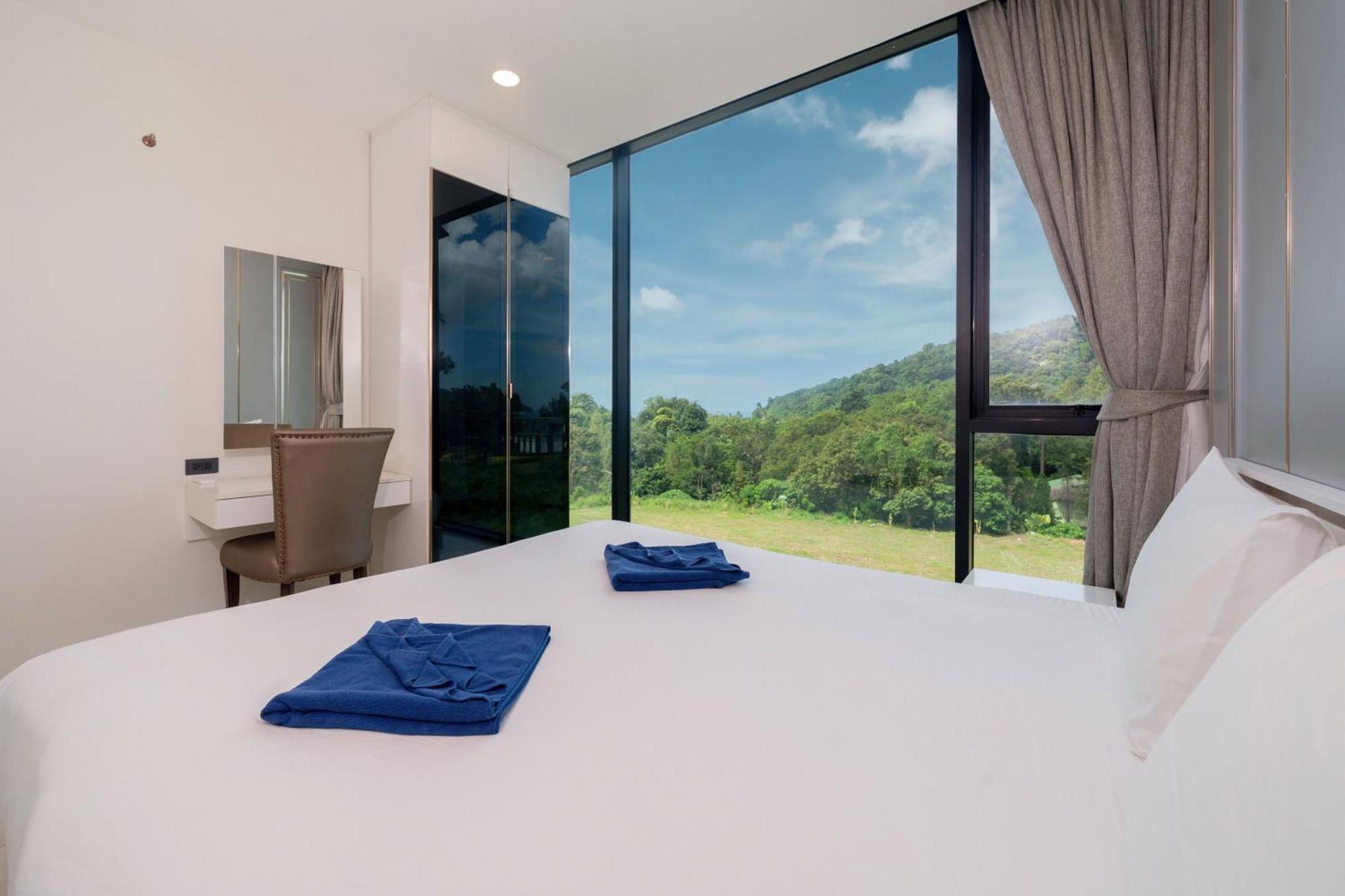 1br Condo, Hill View Viva C301, Freedom