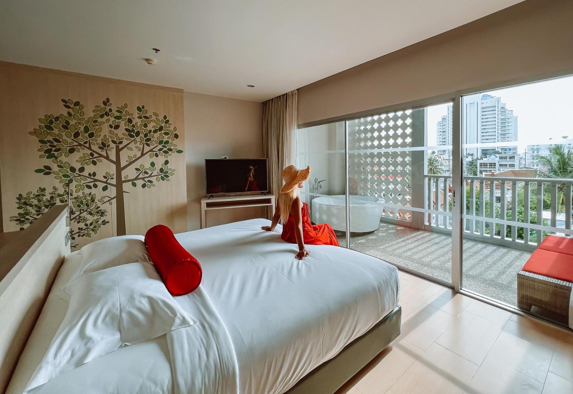 Ramada By Wyndham Phuket Deevana Hotel 4*