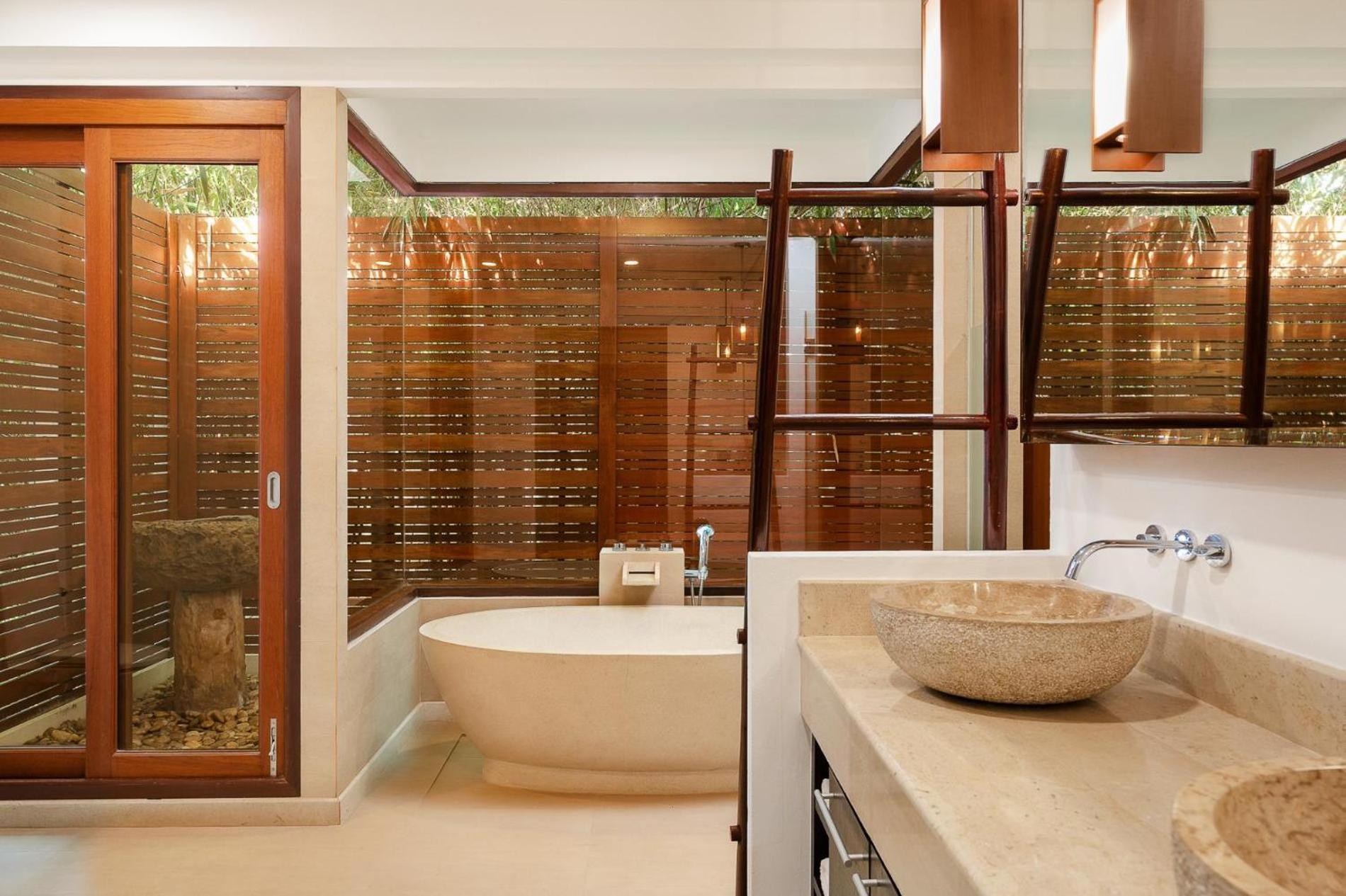 Villa Aluna - Oceanfront 4 Bedroom Near Beach, Phuket Thailand *